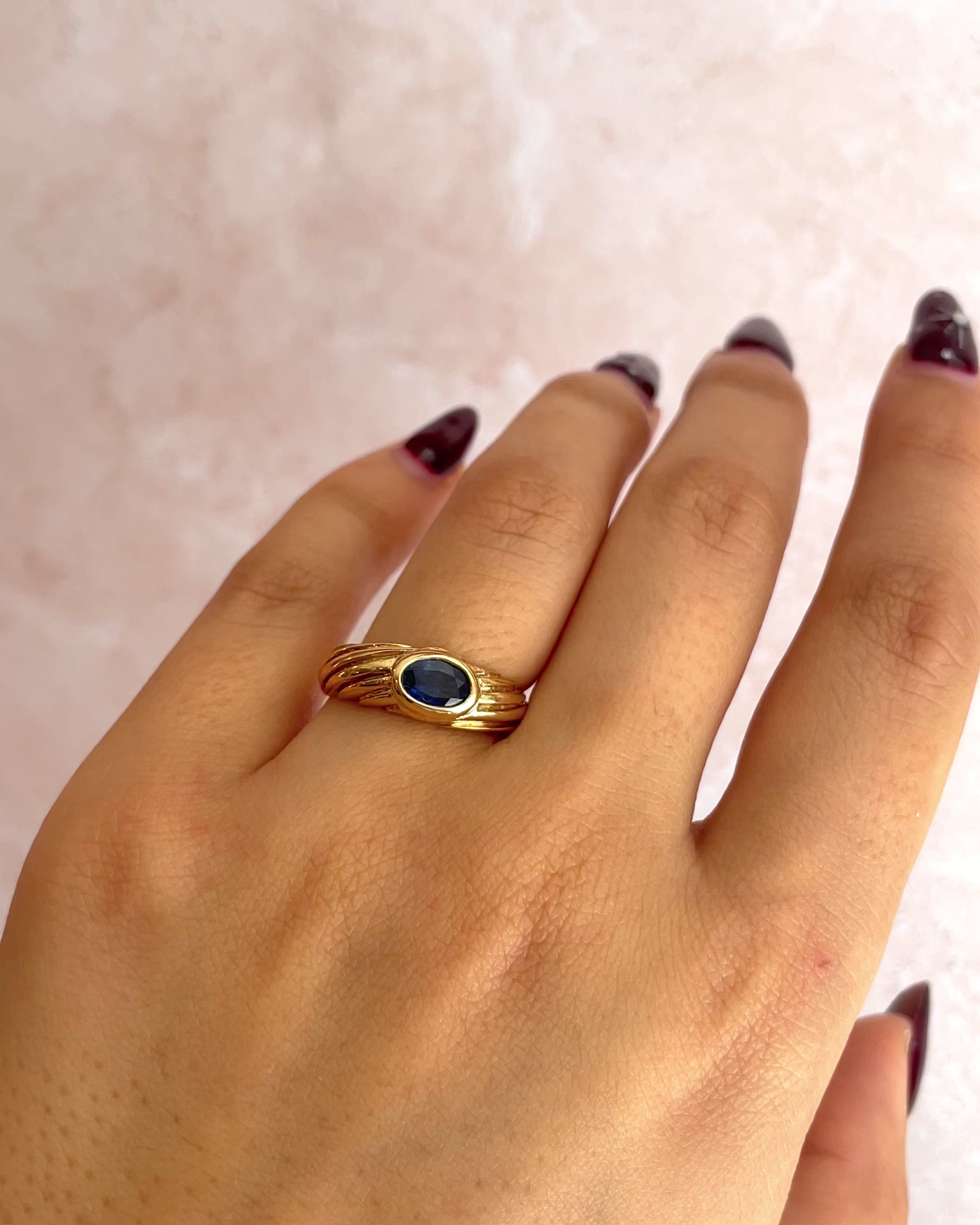 Anillo rígido con zafiro 0,60 quilates Oro 4,4g "Ania"