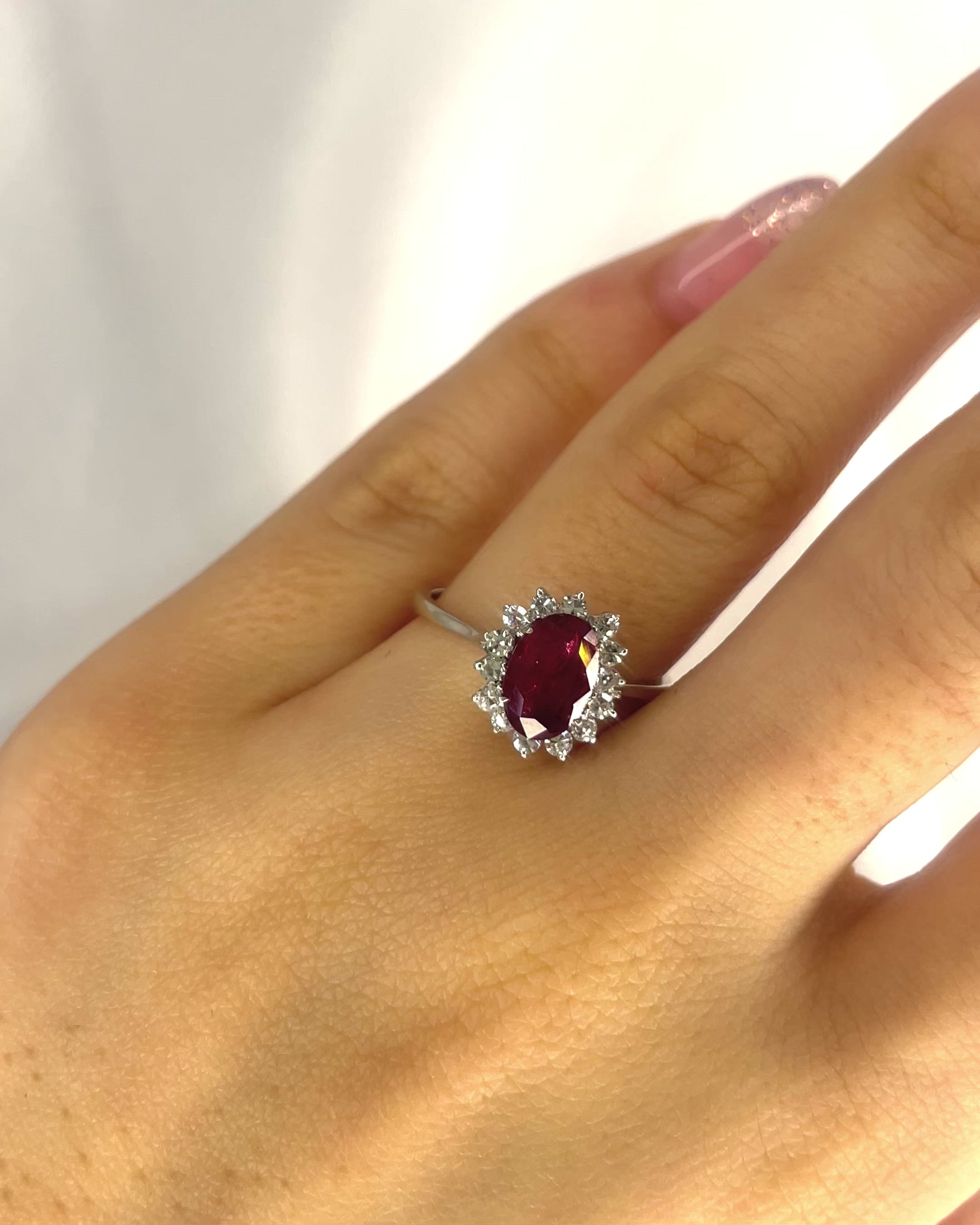 Anillo Margarita Rubí 1.64 quilates y Diamantes "Daniella"