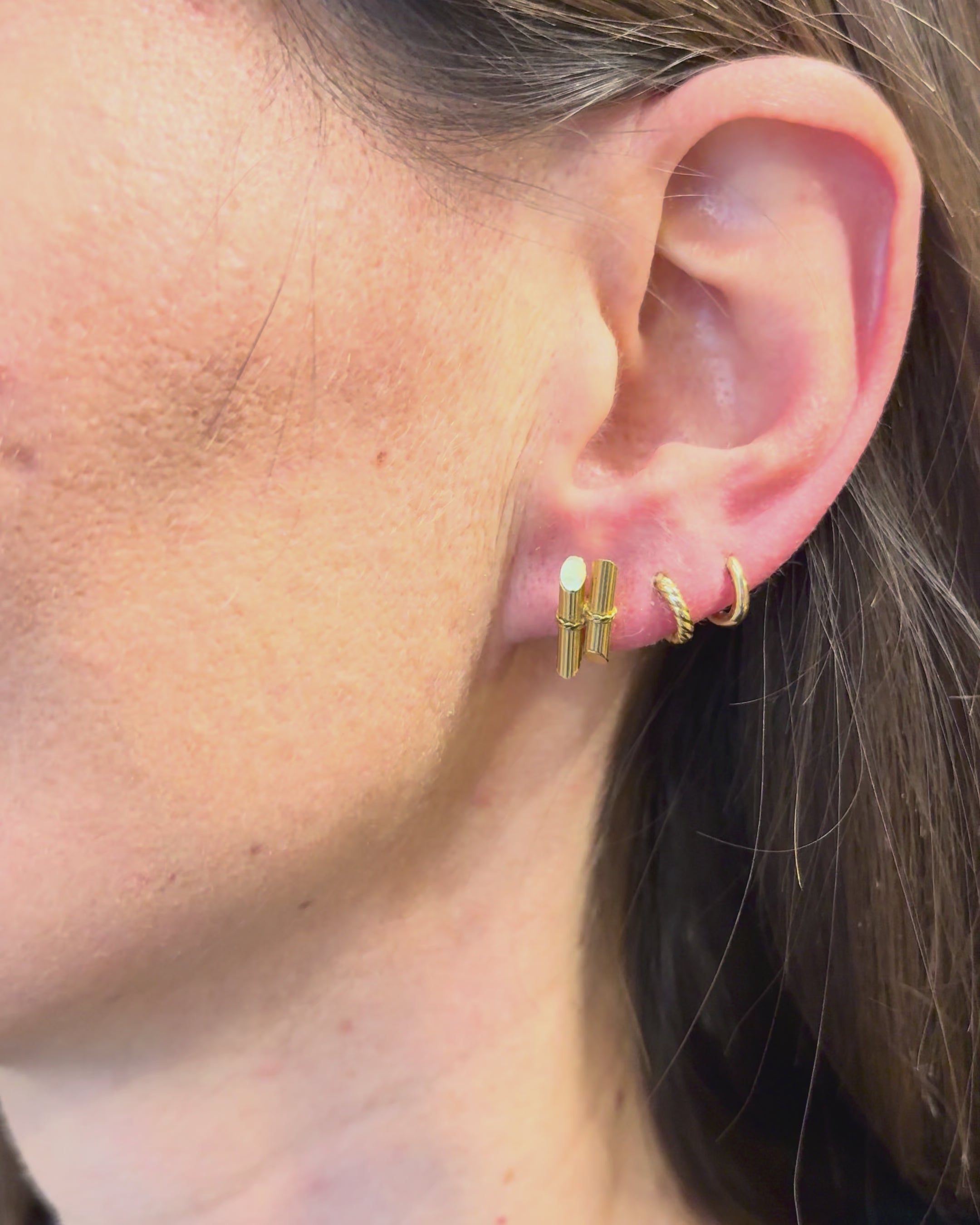 Pendientes de botón de oro amarillo "Anouck"