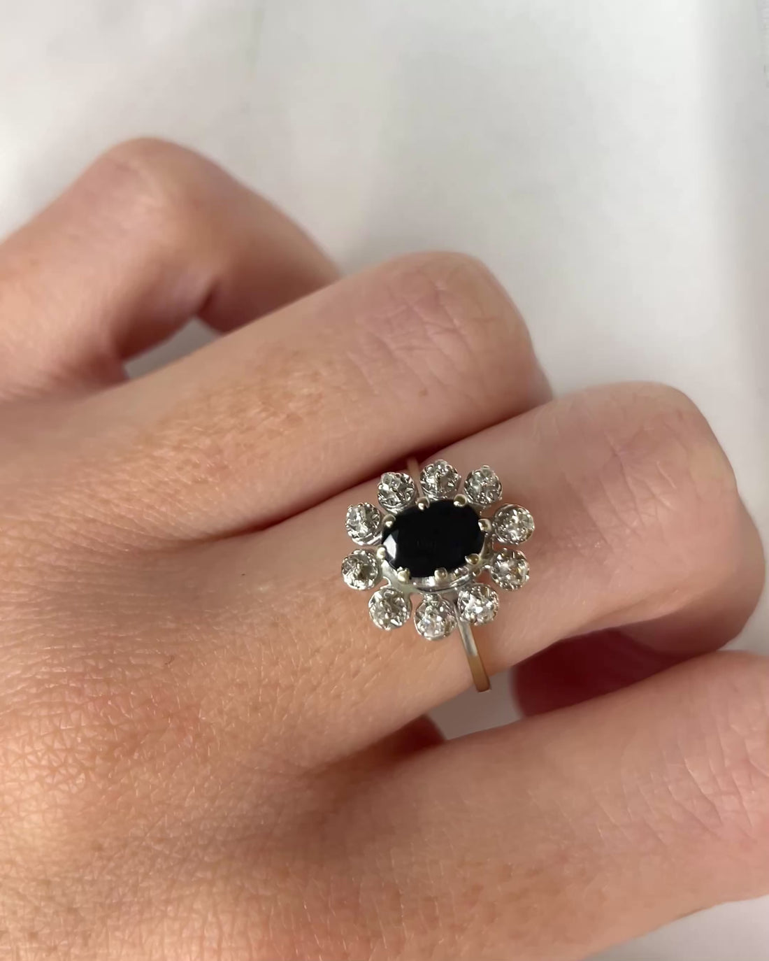 Bague Marguerite Saphir 1.05 carat &amp; 10 Diamants 0.20 carat “Shana”