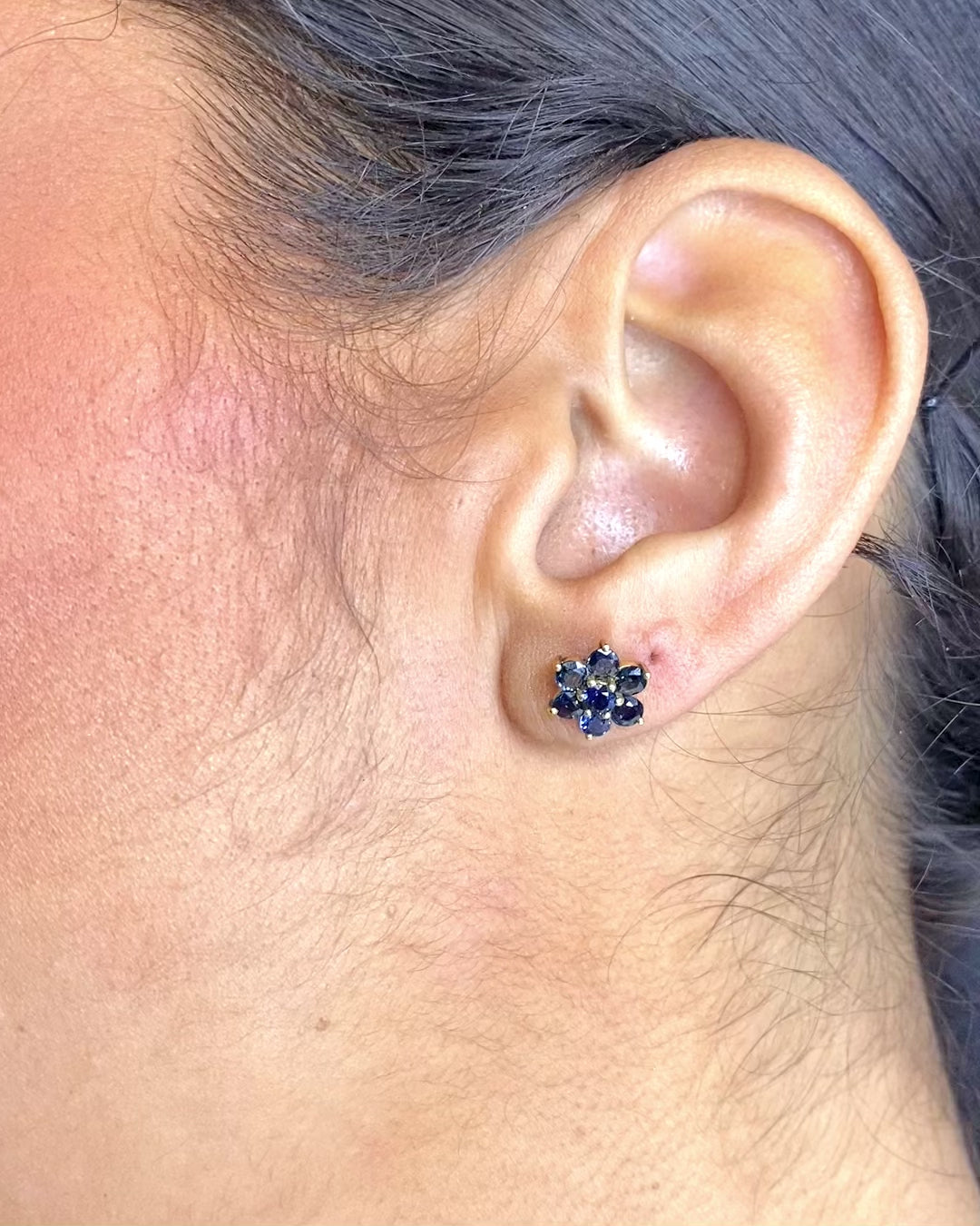 Daisy Stud Earrings Sapphire 1.74 Carat "Clélia"