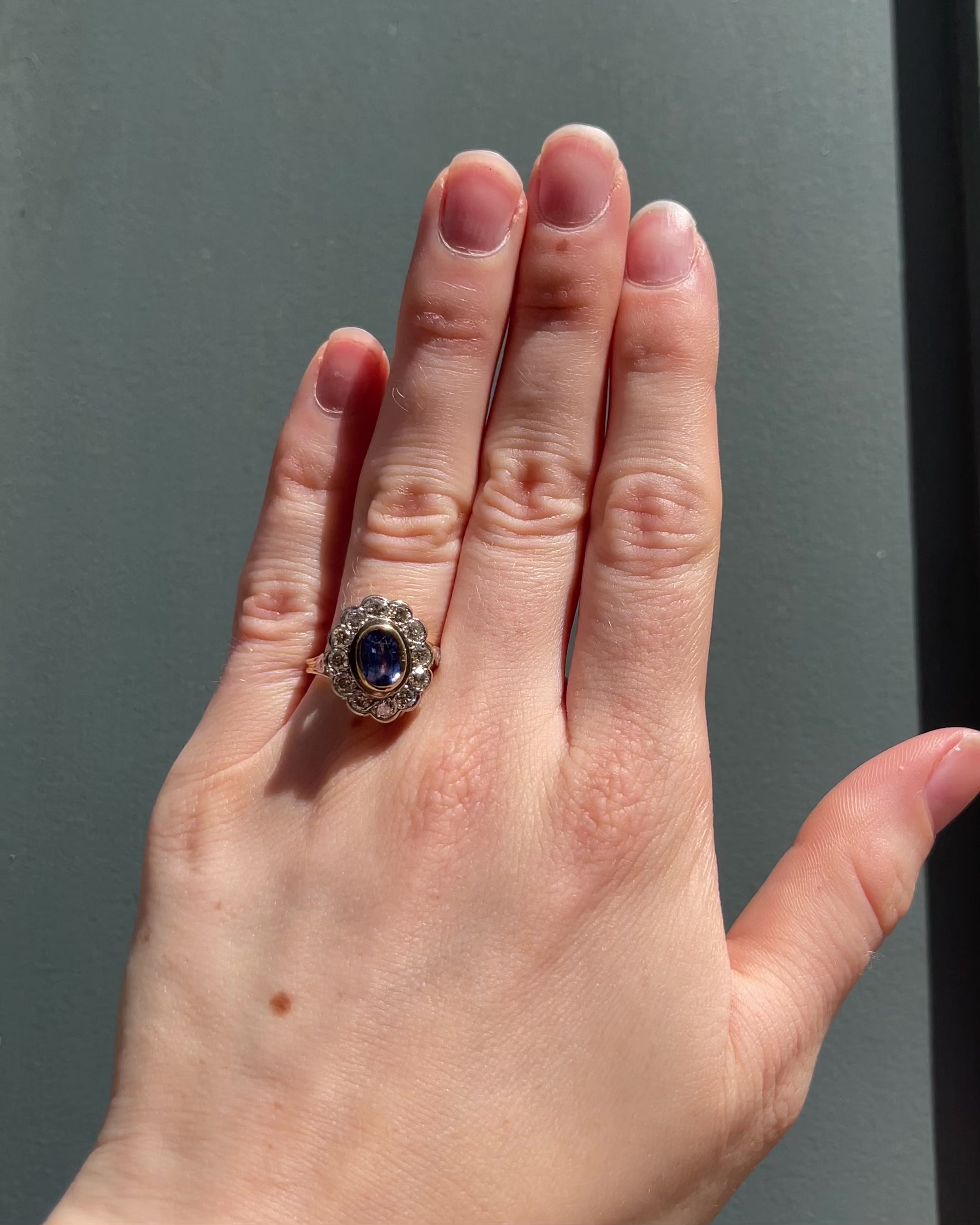 Anillo Margarita Zafiro 1.40 quilates y Diamantes "Coline"