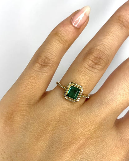 Anillo estilo Art Déco Esmeralda 0,60 quilates y 38 diamantes "Liliana"