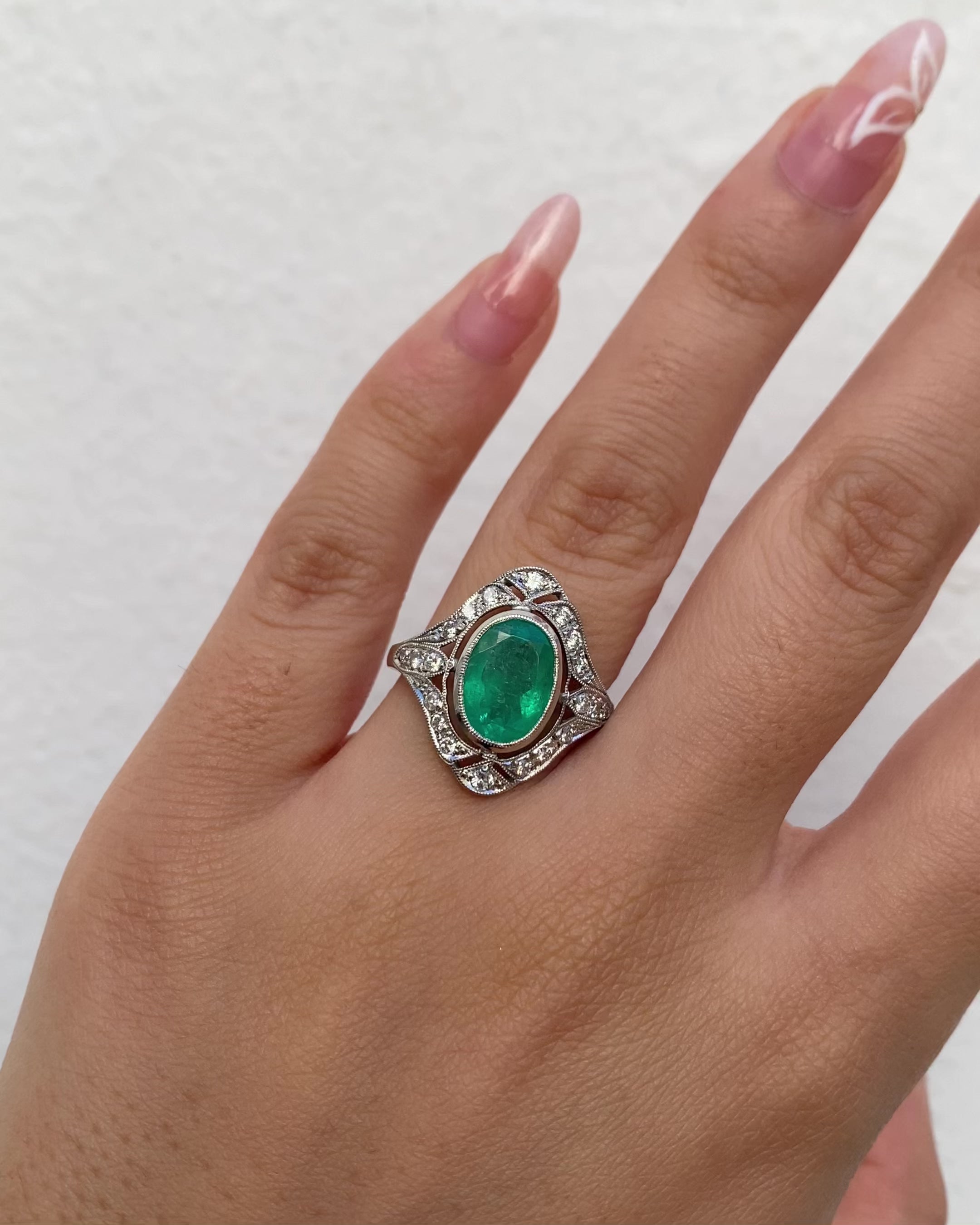 Bague Style Art Déco Émeraude 2.30 carats &amp; Diamants "Fiona"