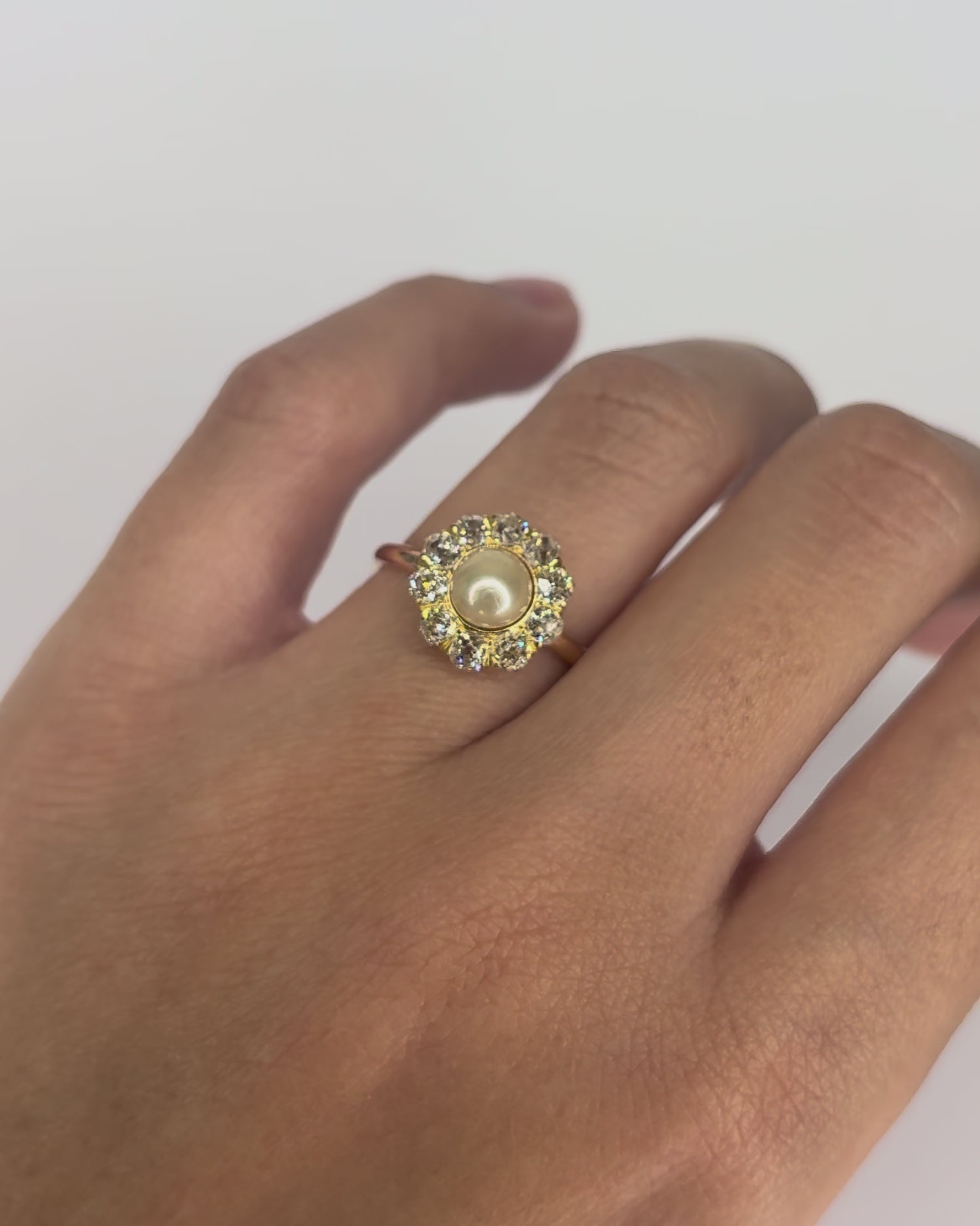 Bague Marguerite Diamants 0.70 carat &amp; Perle "Suzanne"
