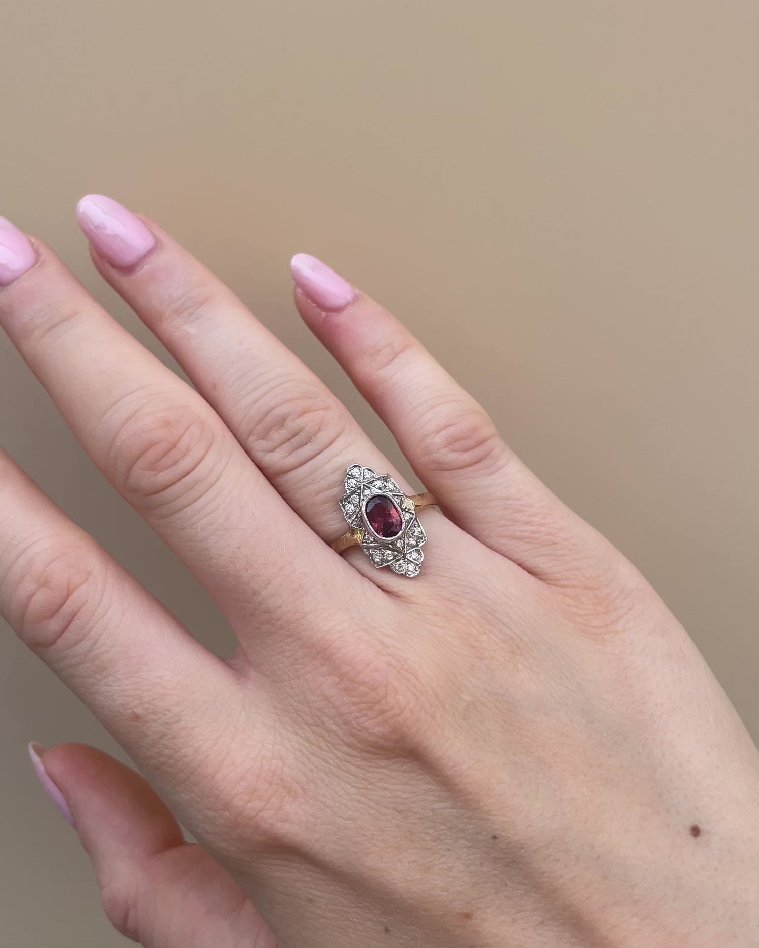 Bague Art-Déco Grenat 1.10 carat &amp; Diamants &quot;Priscille&quot;