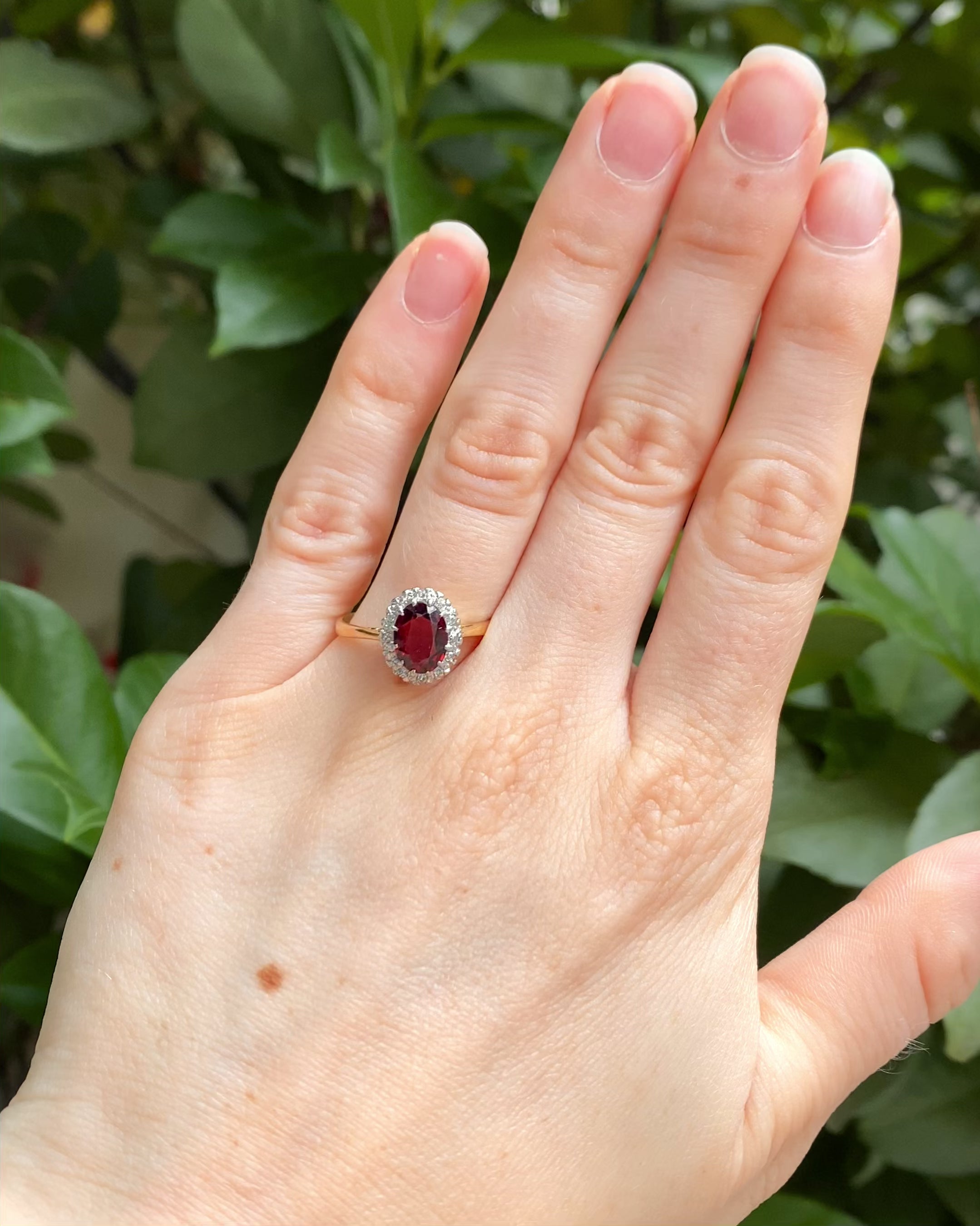 Bague Marguerite Grenat 1.45 carat &amp; Diamants "Yaraé"