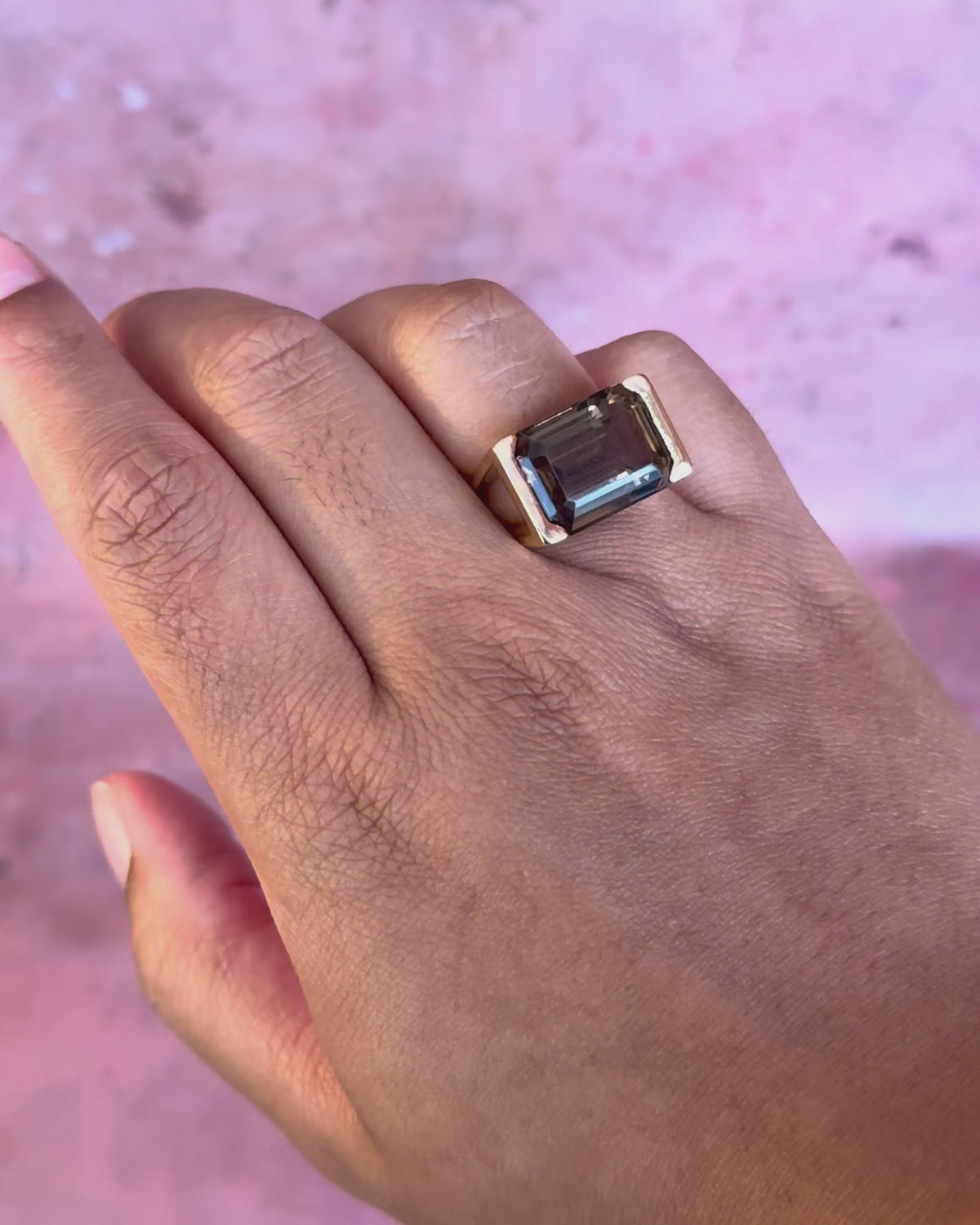 Anillo de cóctel de cuarzo ahumado de 12.25 quilates y 7.88 g "Lisette"
