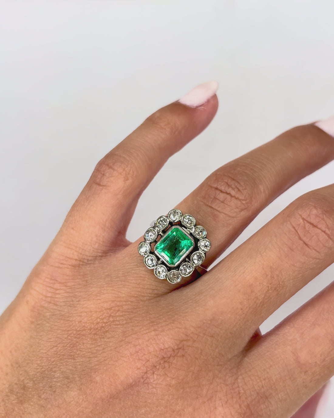 Bague Marguerite Art Déco Emeraude 2 carats &amp; Diamants &quot;Bertille&quot;