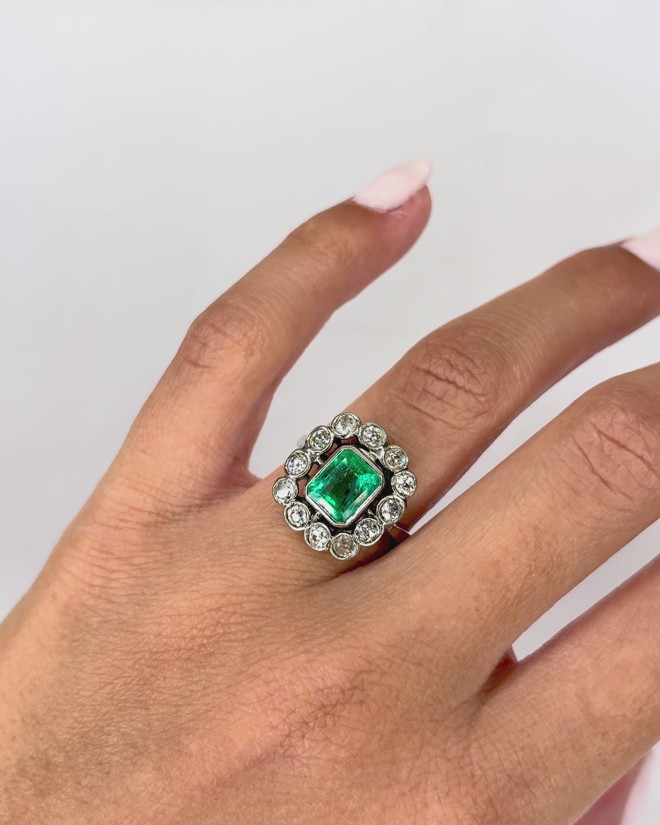 Art Deco Daisy Ring Emerald 2 carats &amp; Diamonds "Bertille"
