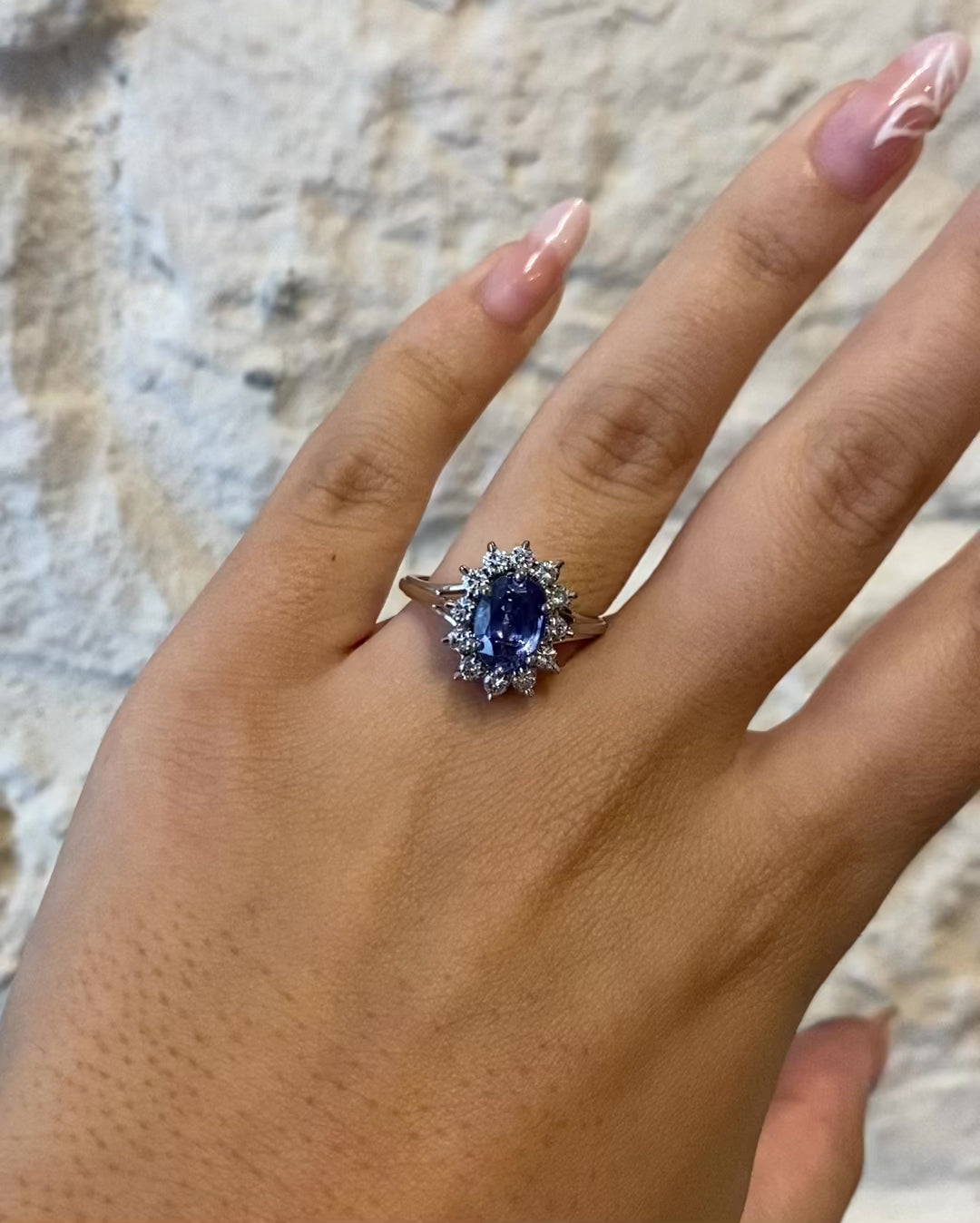 Marguerite Saphir bleu ciel 2.35 carats &amp; Diamants &quot;Faustine&quot;
