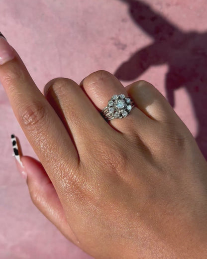 Marguerite Diamond Ring 0.70 Carat "Paloma"