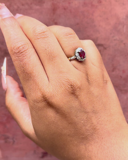 Anillo margarita de rubí de 1 quilate y diamantes de 0.52 quilates "Mona"