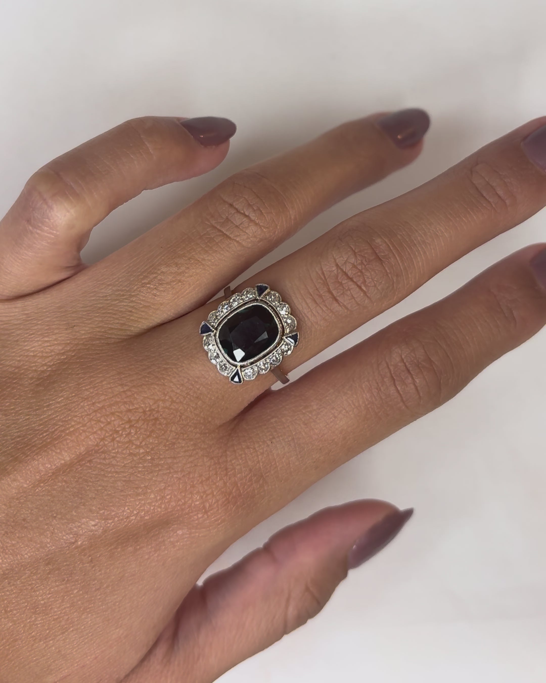 Bague Art Déco Saphir Coussin 2.68 carats &amp; Diamants "Cynthia"