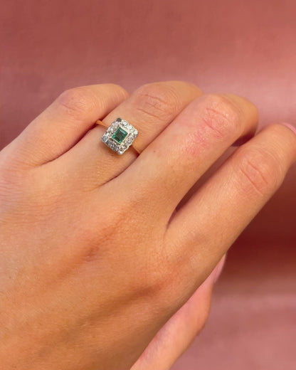 Anillo Art Déco de esmeralda y diamantes de 0.42 quilates «Rebeca»