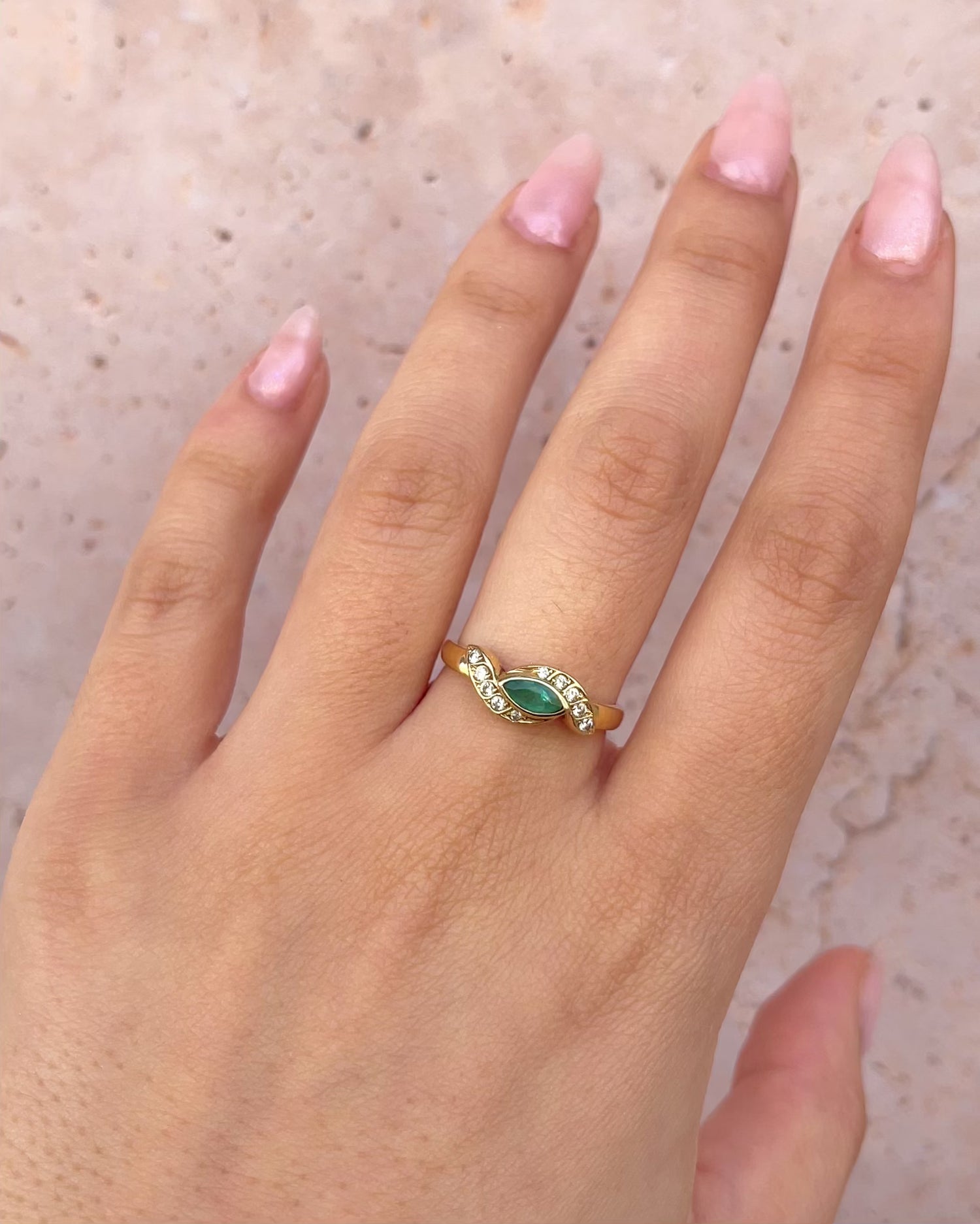 Emerald &amp; Diamond Tourbillon Ring in 3.53g Gold "Victorine"