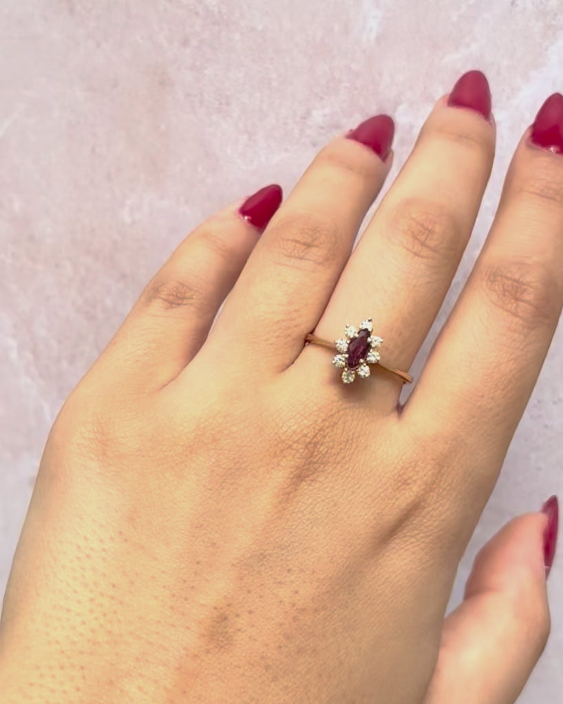 Anillo Marguerite Marquesa Rubíes y Diamantes "Inya"