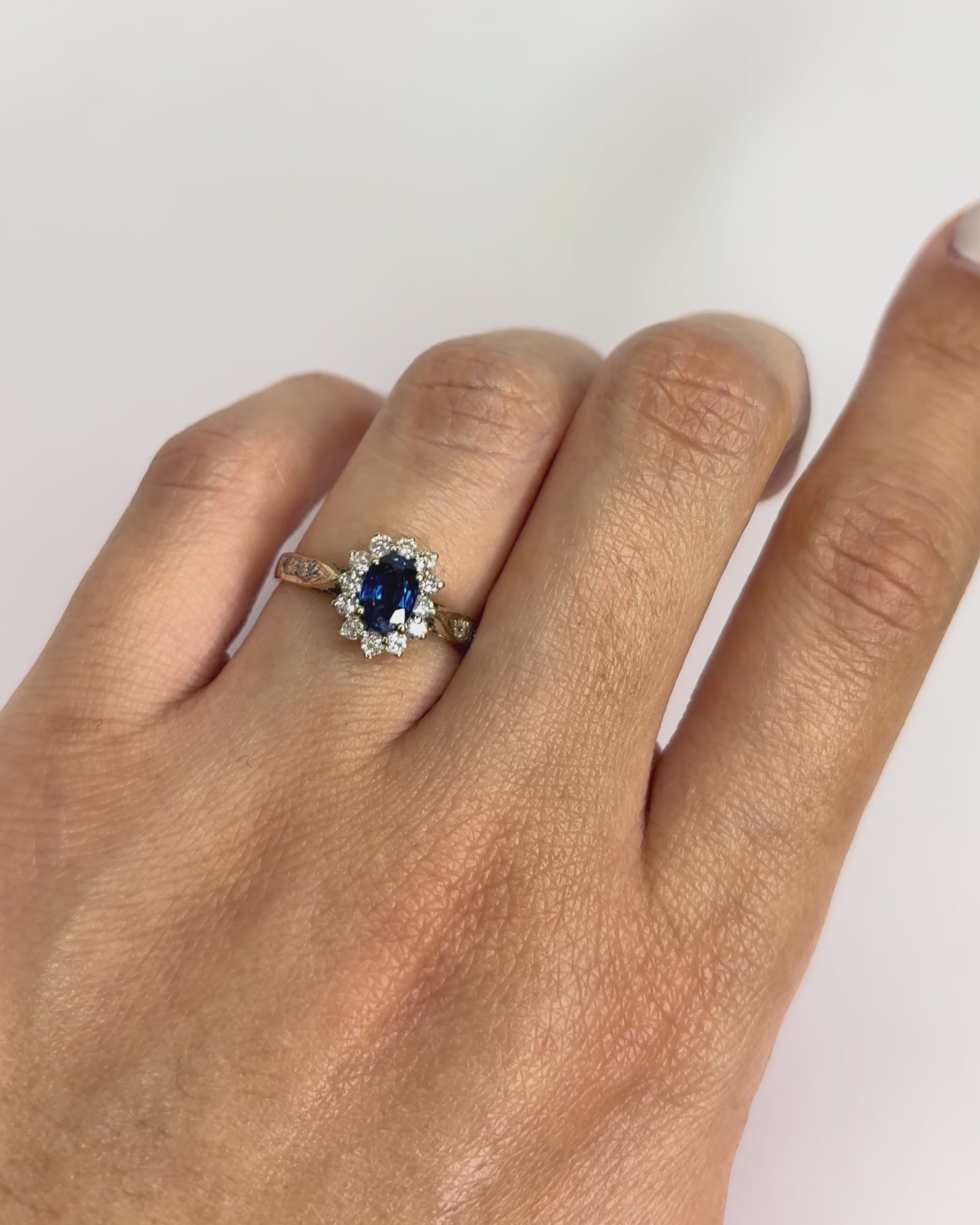 Bague Marguerite Saphir 1.58 carat &amp; 18 Diamants &quot;Rebecca&quot;