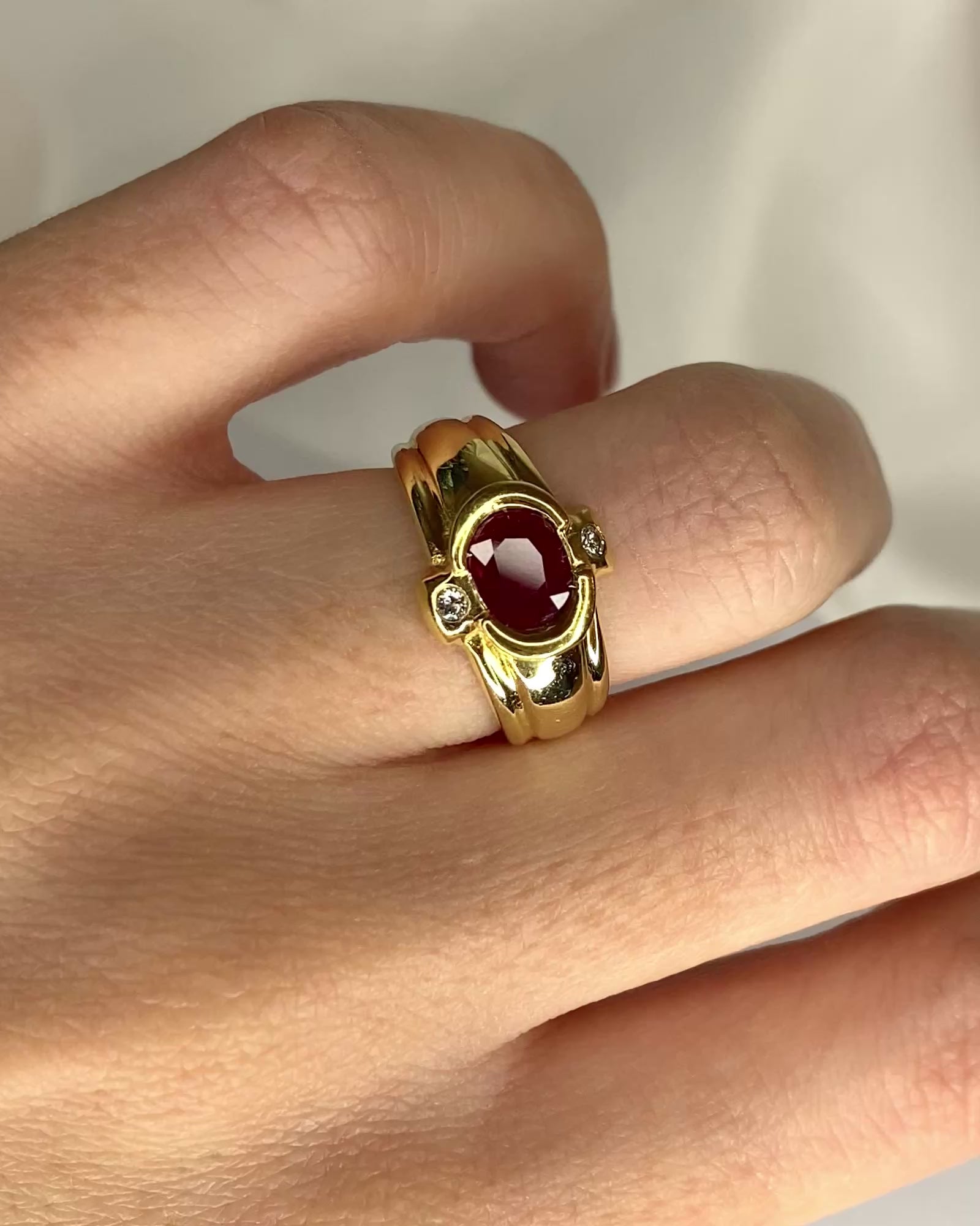 Ruby 0.74 Carat Bangle Ring, Diamonds &amp; 5.42g Gold "Vaea"