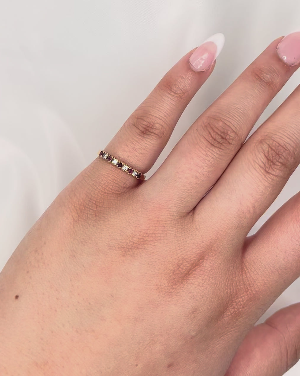 Demi Alliance Rubis &amp; Diamants 2.1 mm "Tiphaine"