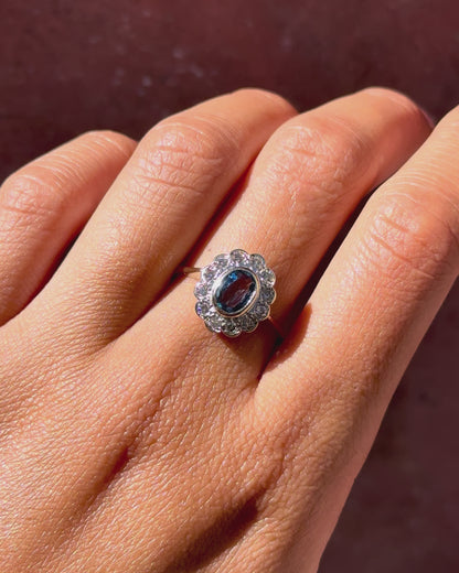 Anillo margarita de zafiro de 0,77 quilates y diamantes de 0,24 quilates «Solène»