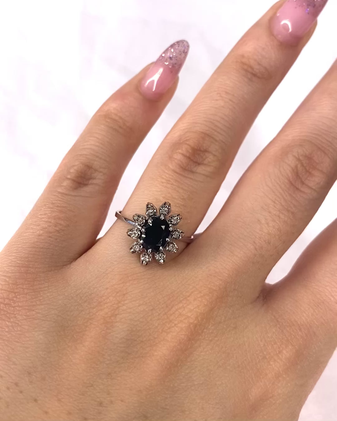 Bague Marguerite Saphir 0.80 carat &amp; 10 Diamants "Nadine"