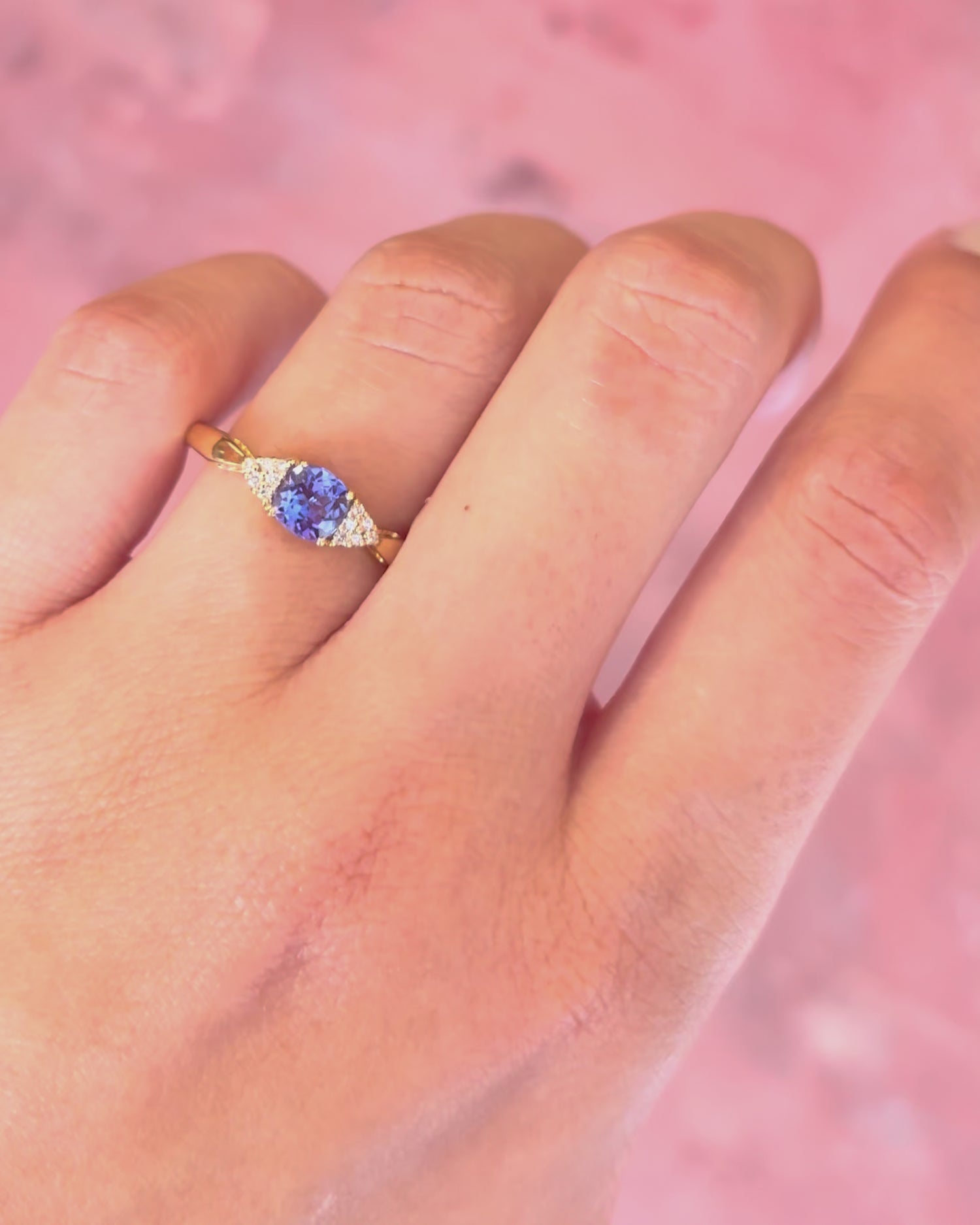Anillo trilogía de tanzanita de 0.70 quilates y diamantes «Aline»