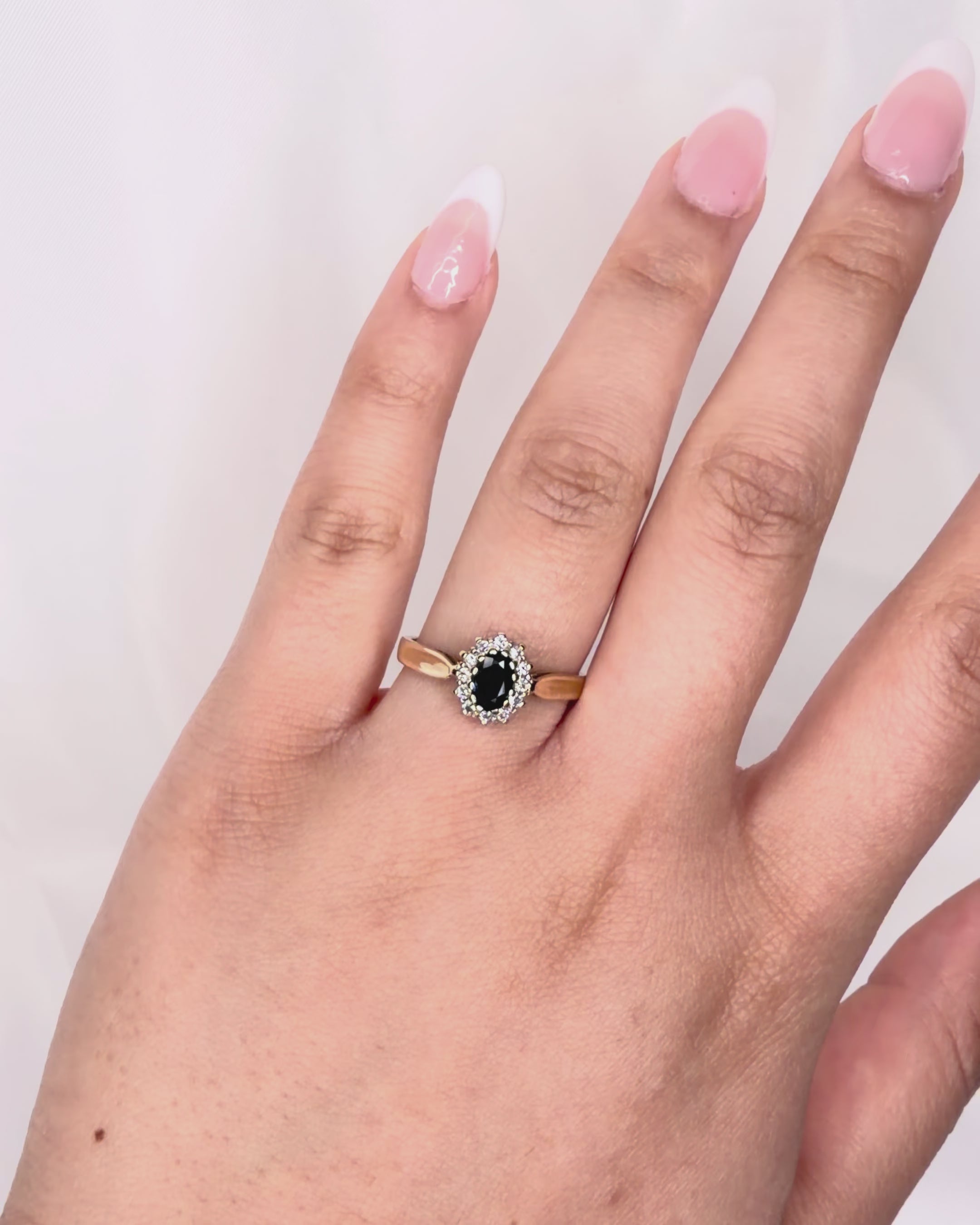 Marguerite Sapphire &amp; Diamond Ring "Gisèle"