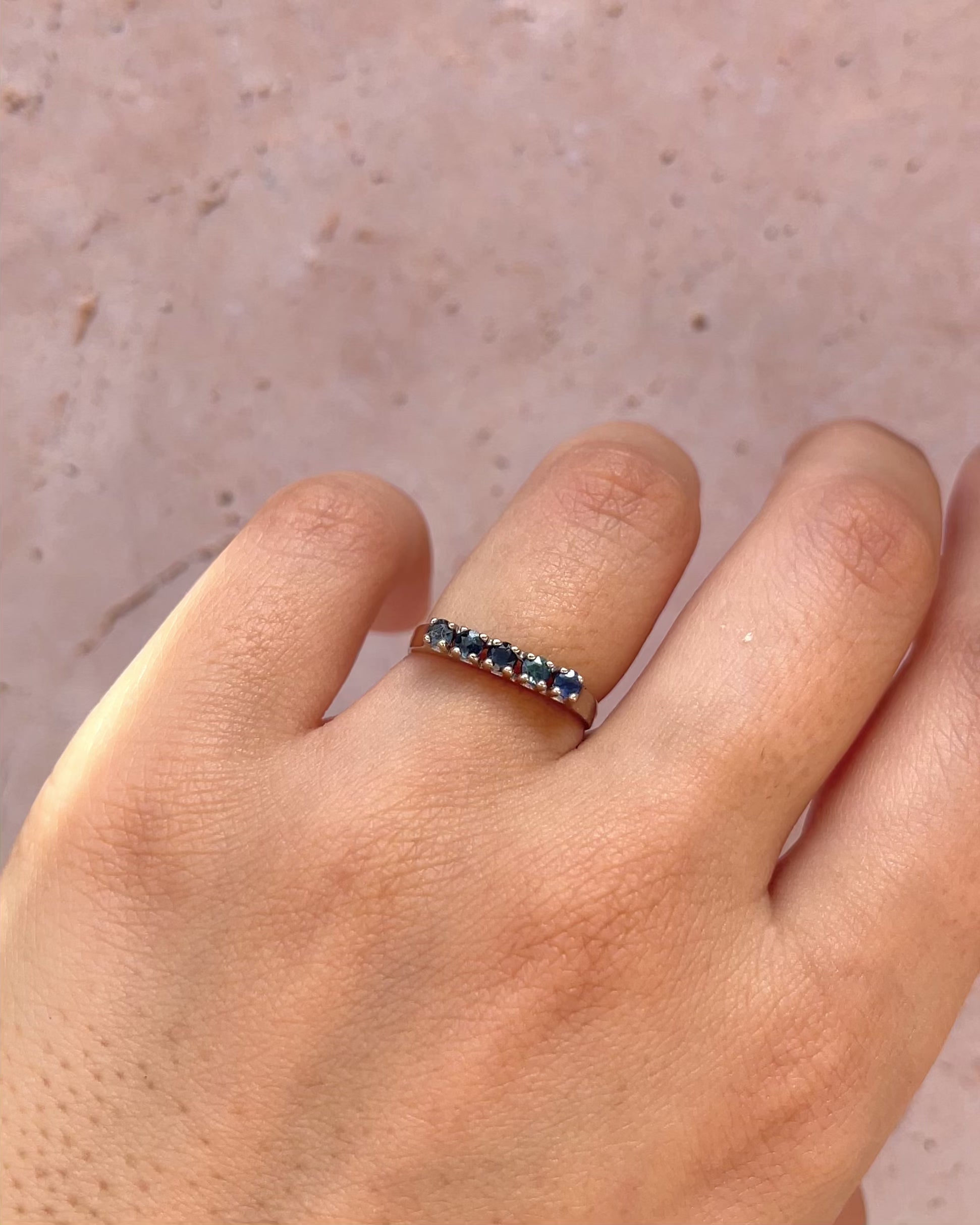 Bague Rivière Saphirs 0.30 carat "Lara"