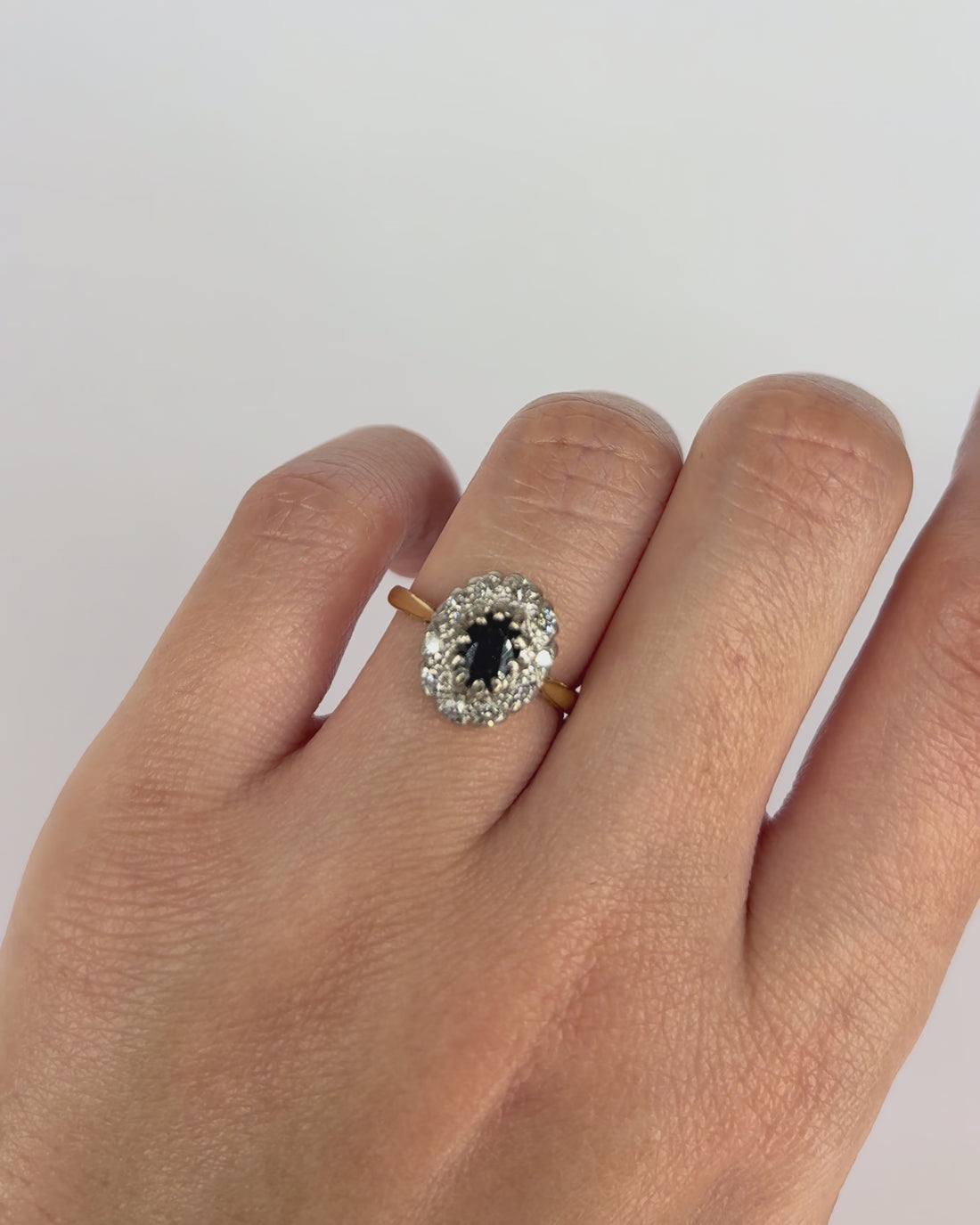 Anillo Marguerite Zafiro 0.50 quilates y 10 diamantes &quot;Mia&quot;