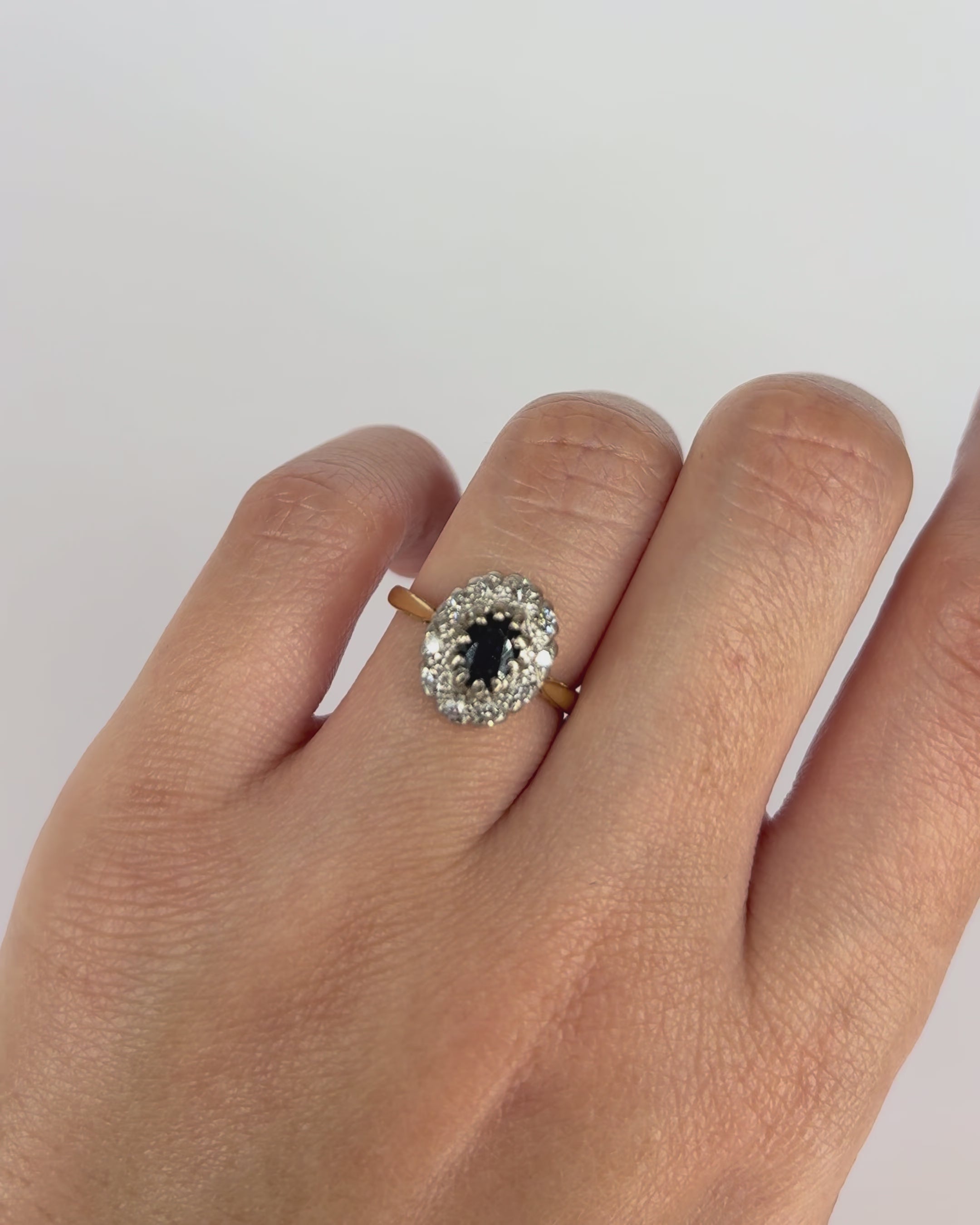 Bague Marguerite Saphir 0.50 carat &amp; 10 Diamants "Mia"