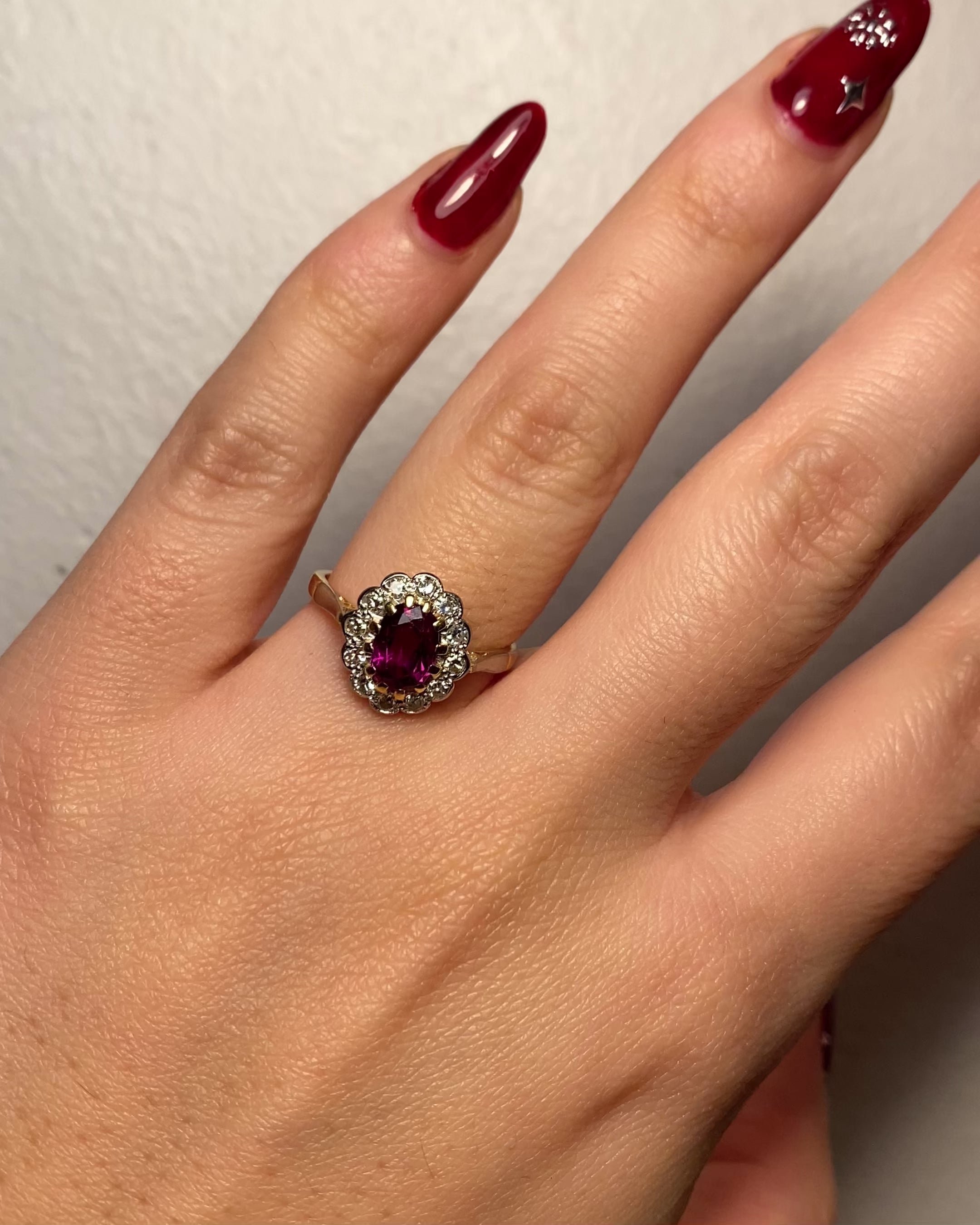 Bague Marguerite Rubis 1.20 carat &amp; 12 Diamants "Adèle"
