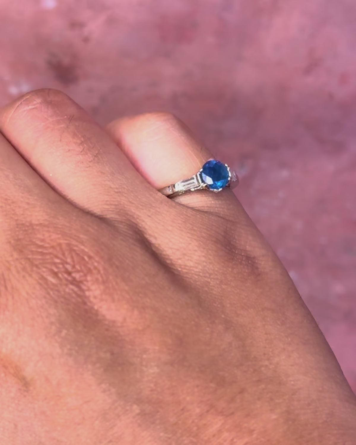 Anillo trilogía de zafiro de 1 quilate y diamantes «Paola»