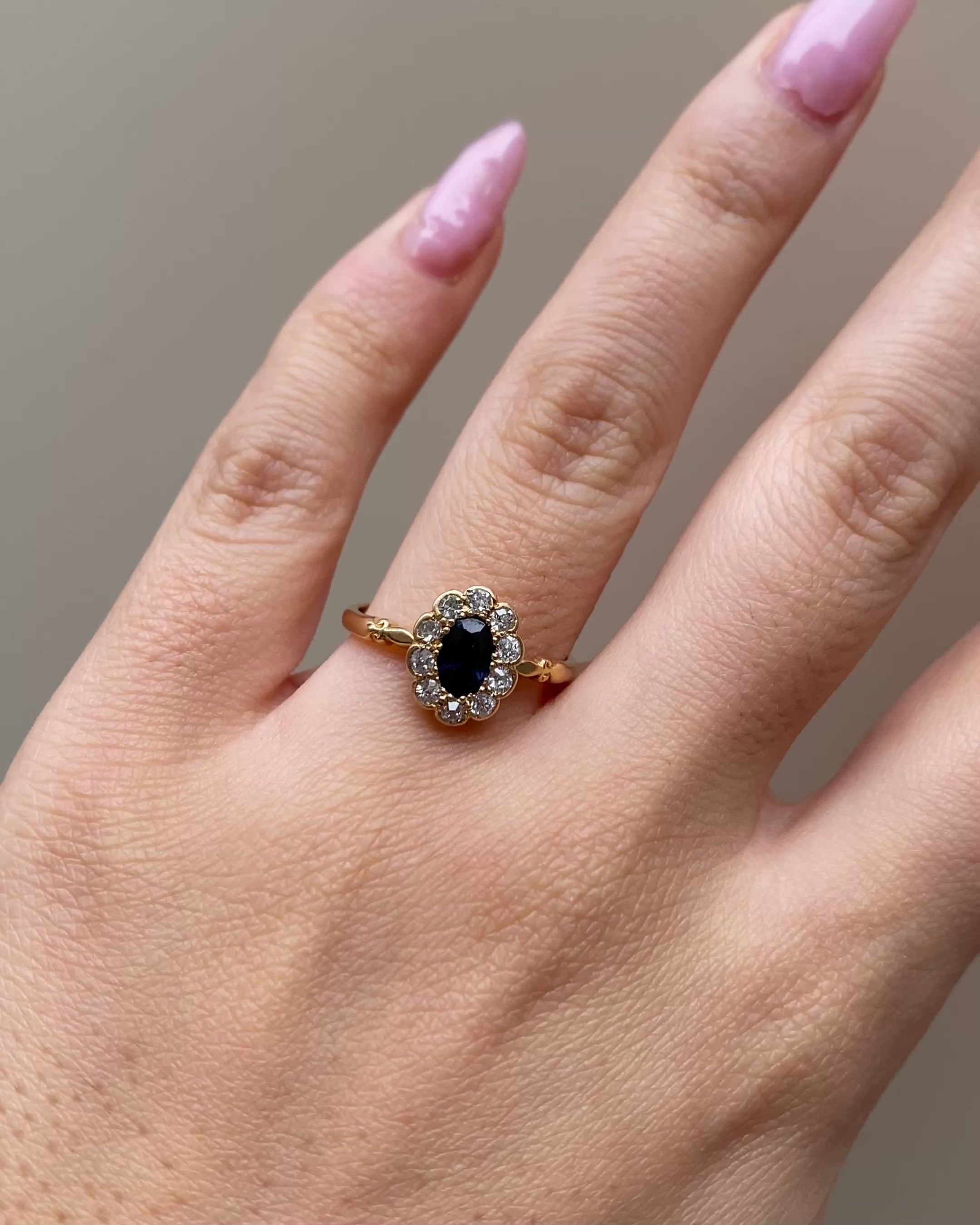 Bague Marguerite Art-déco Saphir 0.62 carat &amp; 10 Diamants "Rafaela"