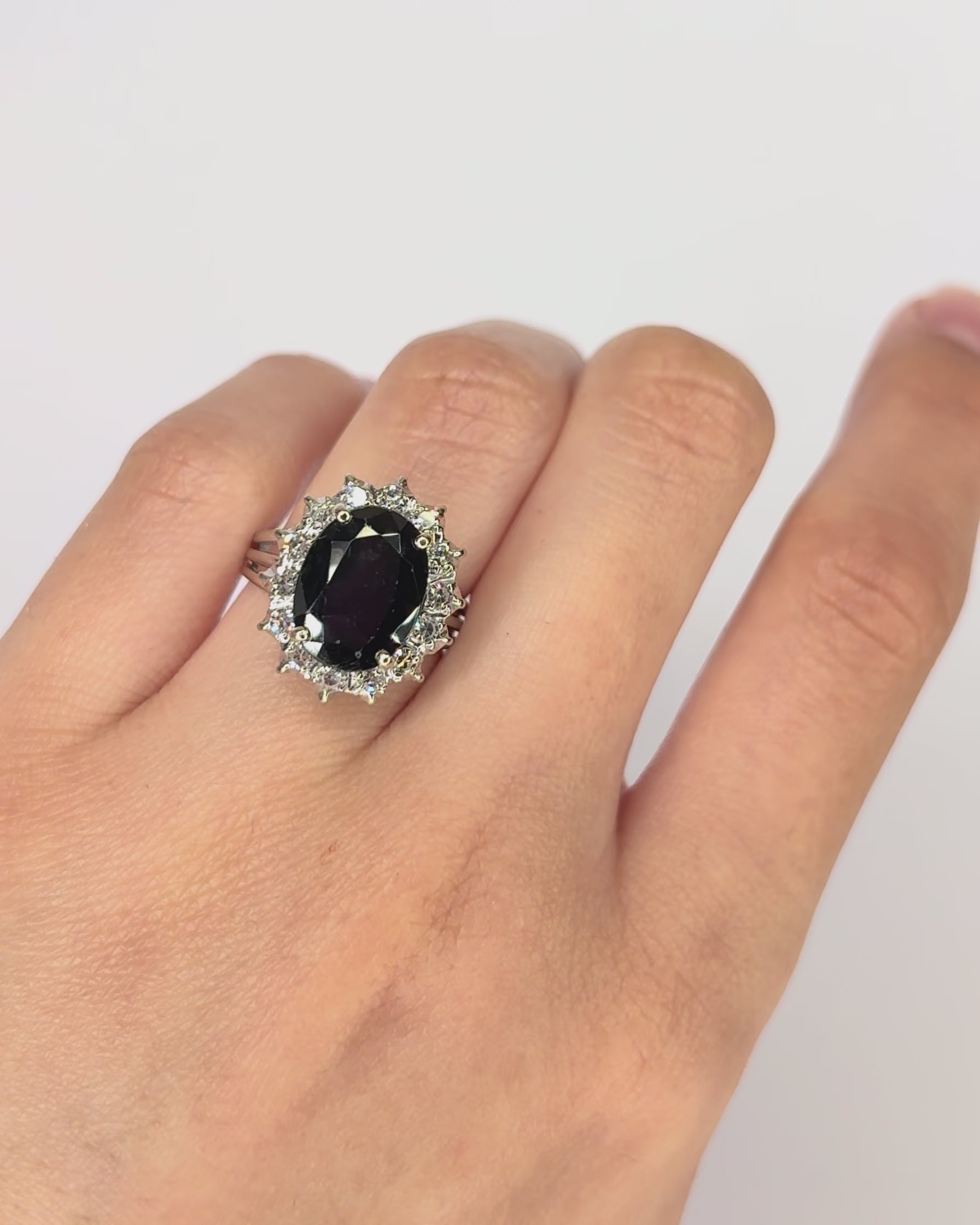 Bague Marguerite Saphir 4.90 carats &amp; Diamants 0.56 carat "Melissa"