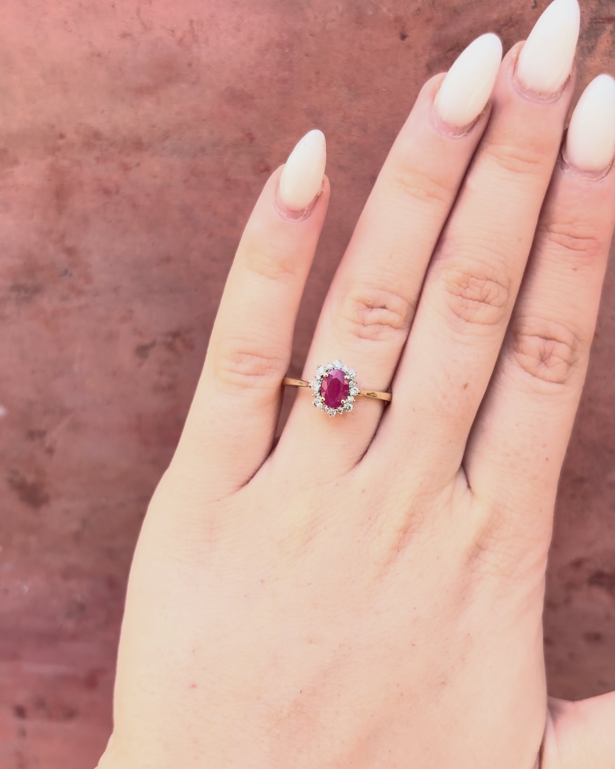 Anillo Marguerite Rubí 0,94 quilates y Diamantes 0,24 quilates "Iris"