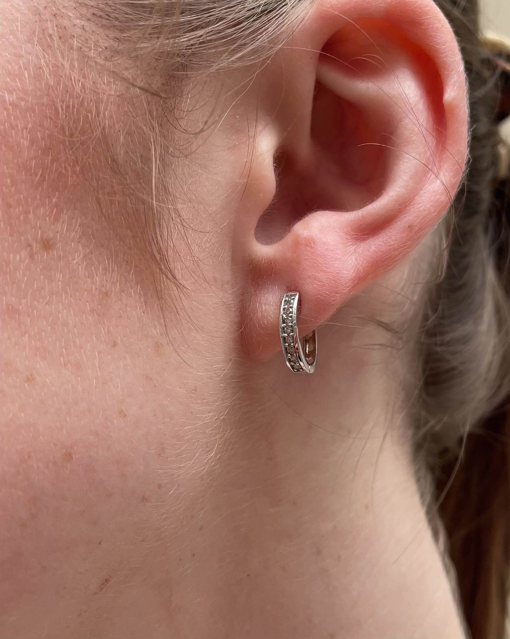 16 Diamond Hoop Earrings "Belna"