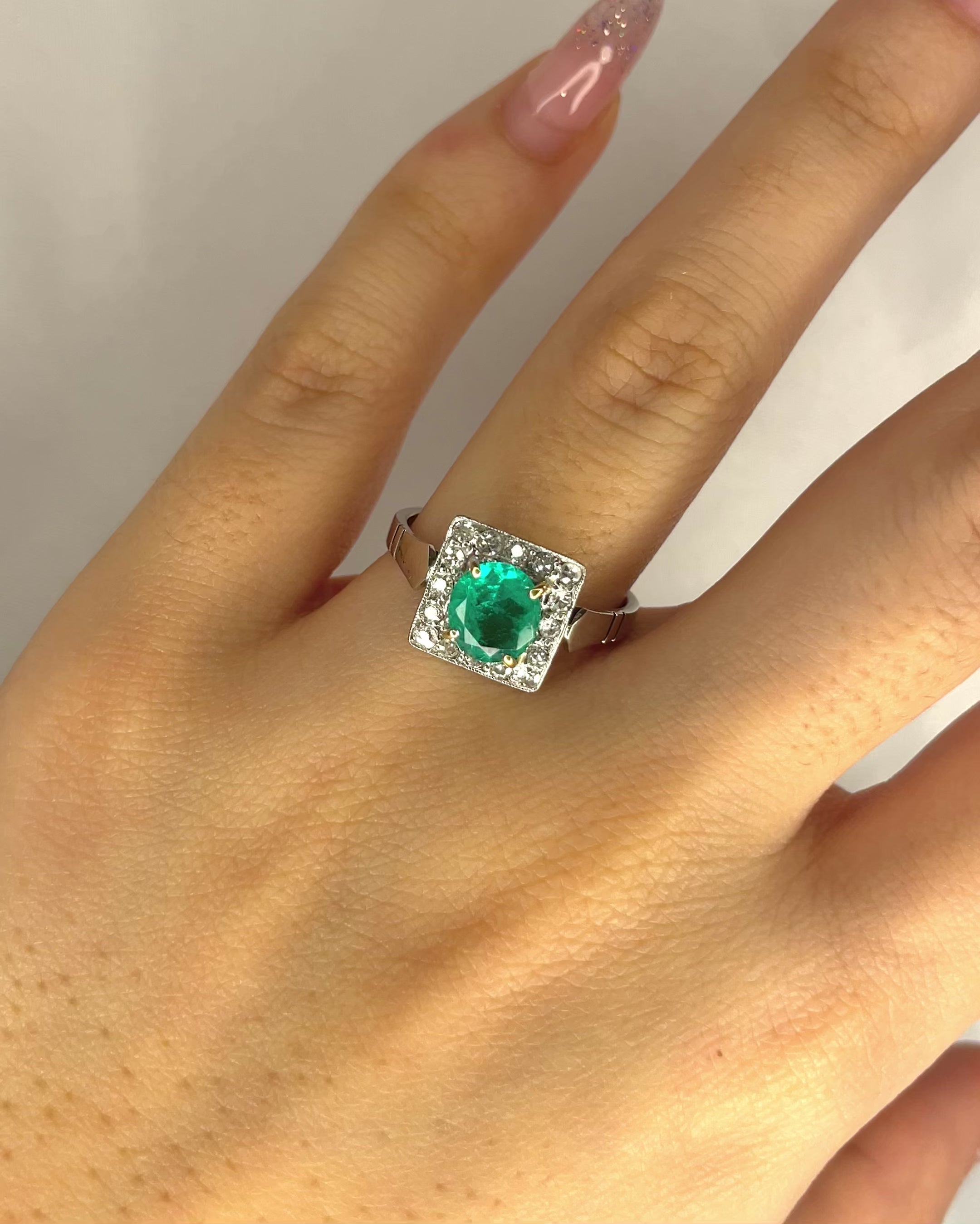 Art Deco Daisy Ring Emerald 0.95 carat &amp; Diamonds 0.32 carat "Eglantine"