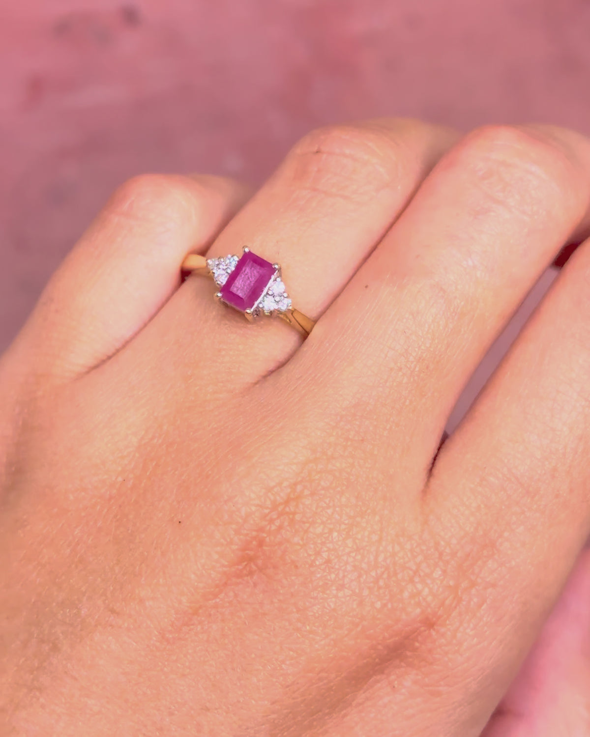 Bague Trilogie Rubis 0.70 carat &amp; Diamants "Virginia"