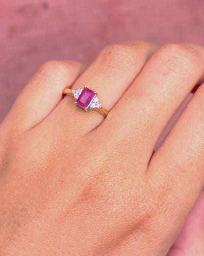 Bague Trilogie Rubis 0.70 carat &amp; Diamants "Virginia"