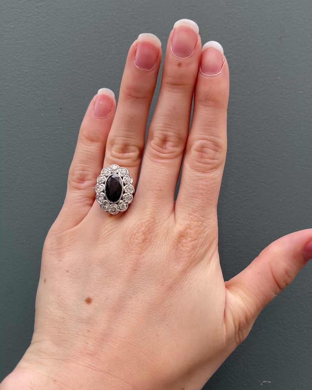 Bague Marguerite Saphir 2.80 carats &amp; Diamants &quot;Leona&quot;