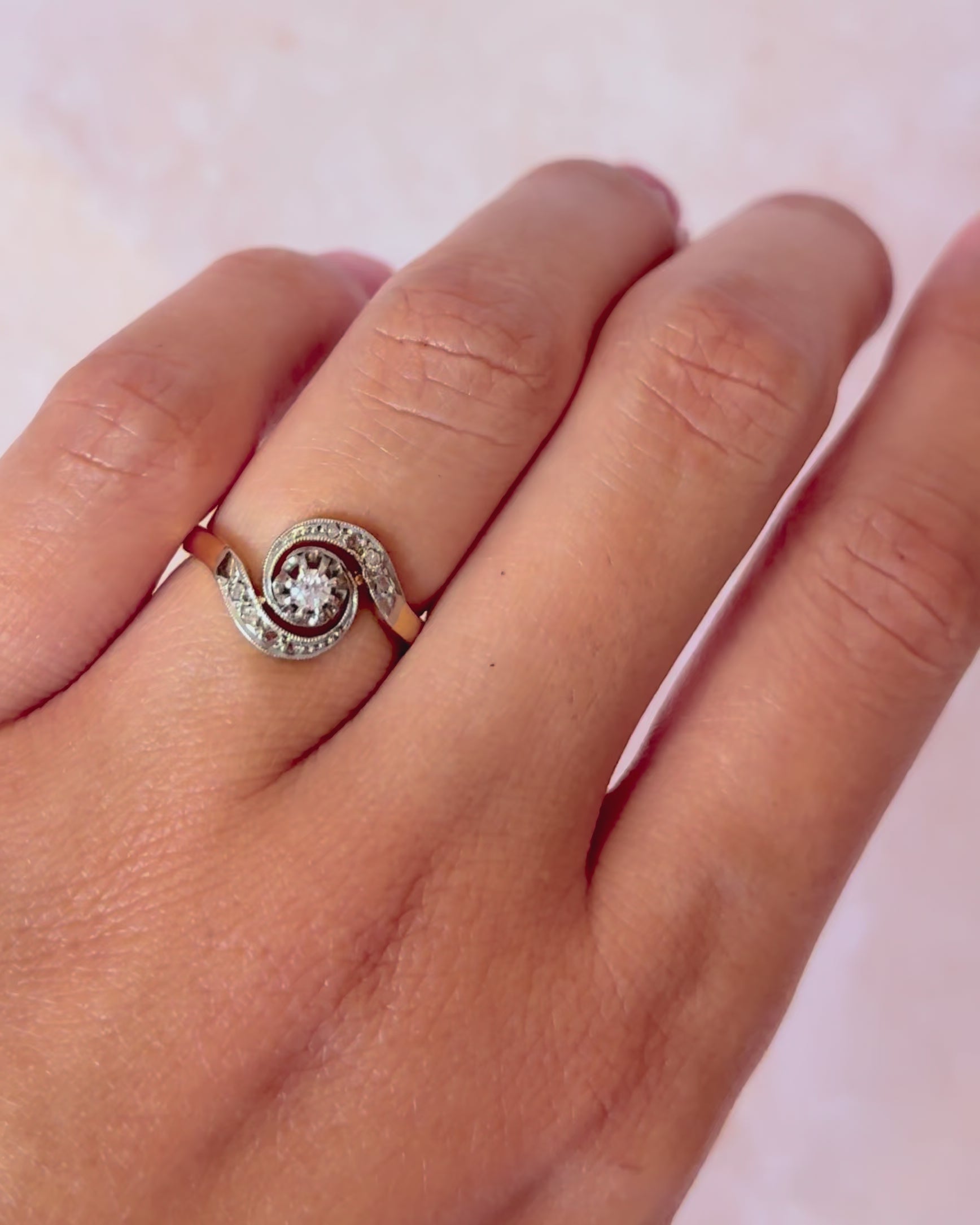 Anillo Tourbillon Art Nouveau con Diamantes "Maïwen"