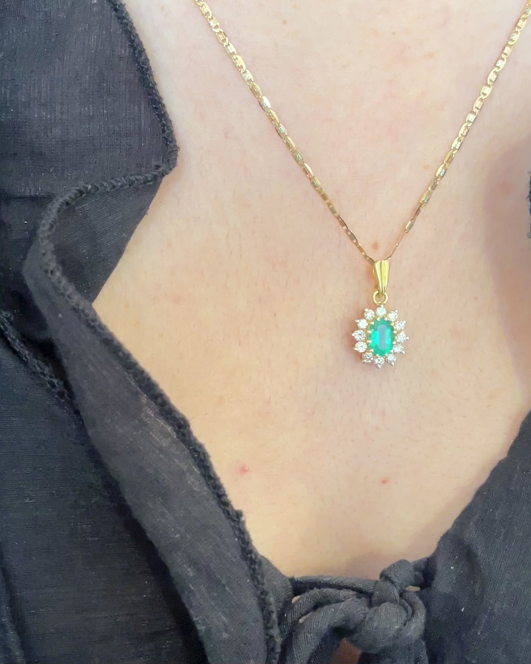 Pendentif Marguerite Émeraude &amp; Diamants "Ruth"