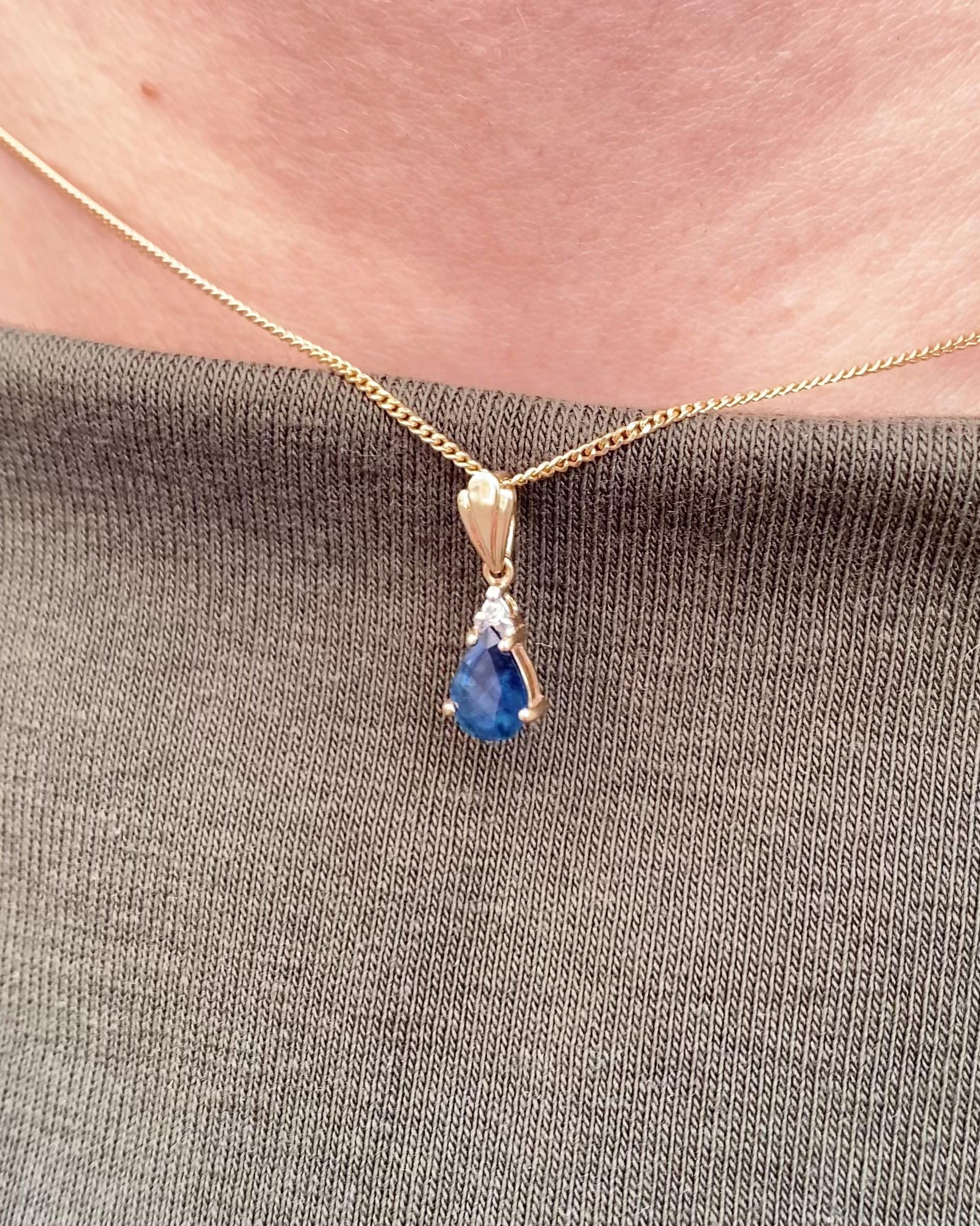 Sapphire Pendant 0.90 carat &amp; Diamond "Corine"