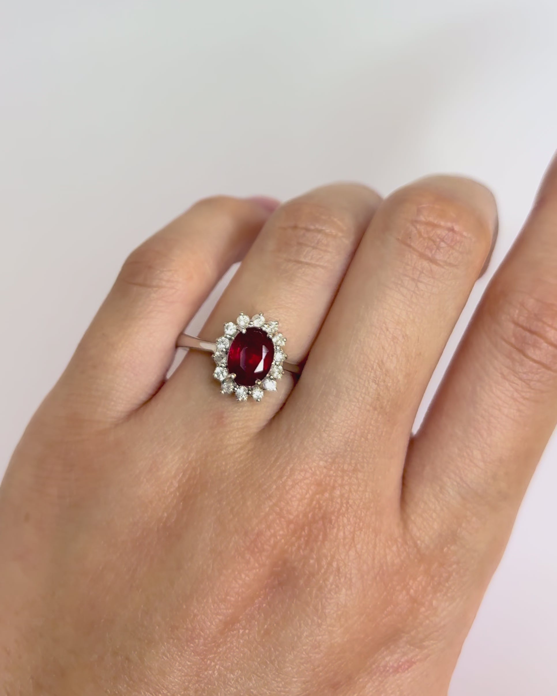 Bague Marguerite Rubis 1.65 carat &amp; Diamants "Iliana"