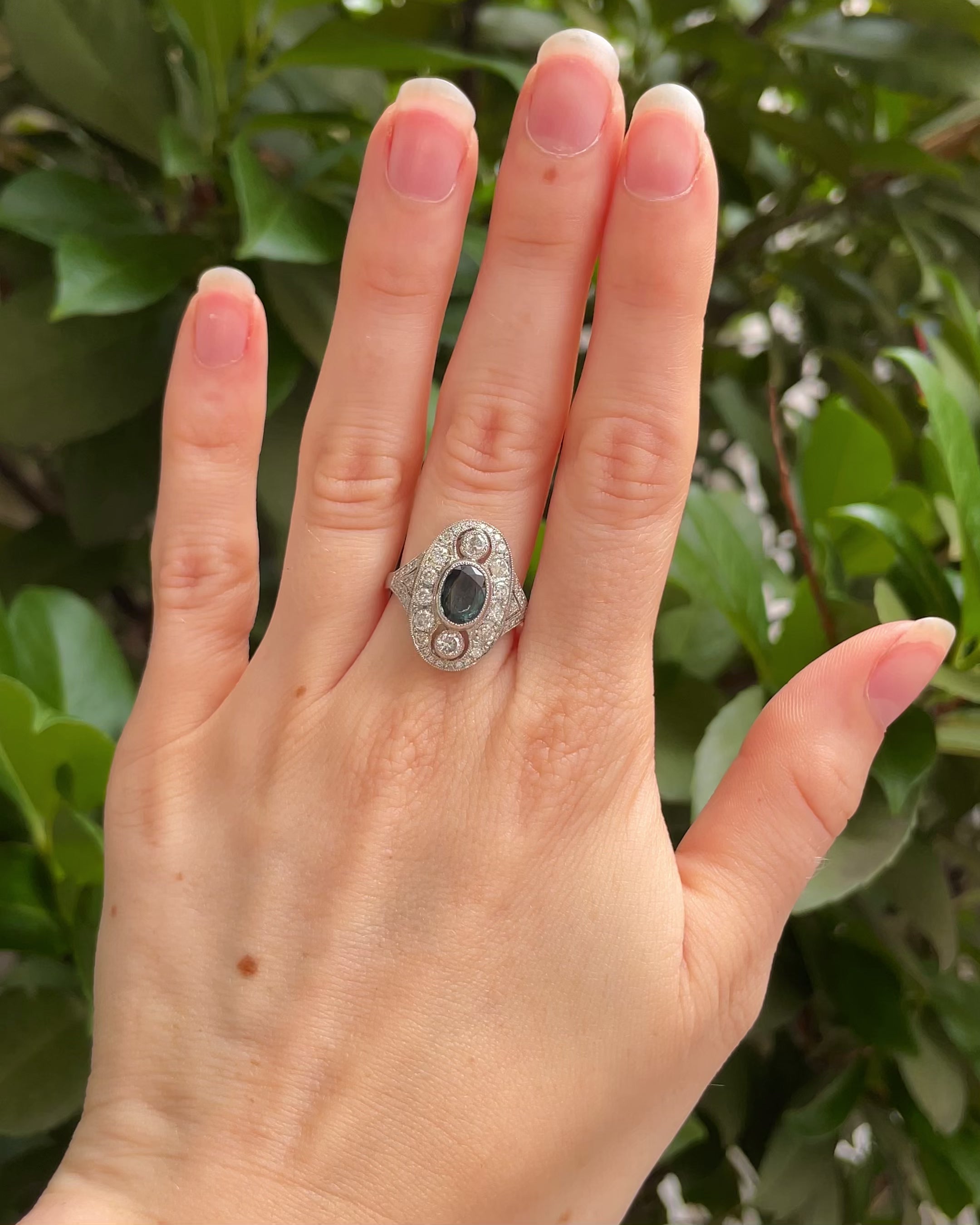 Bague style Art-déco Saphir 1.17 carat &amp; Diamants "Lyrisia"