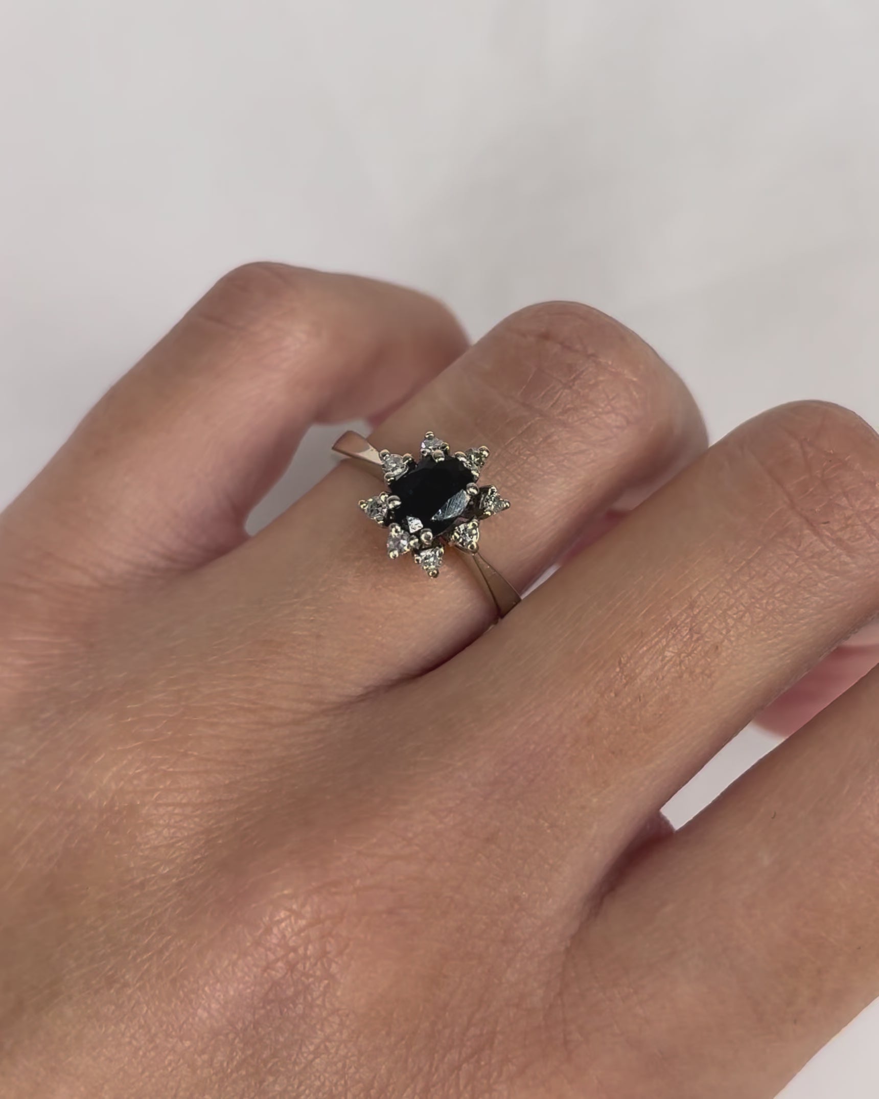 Bague Marguerite Saphir 0.50 carat &amp; 8 Diamants "Charlotte"