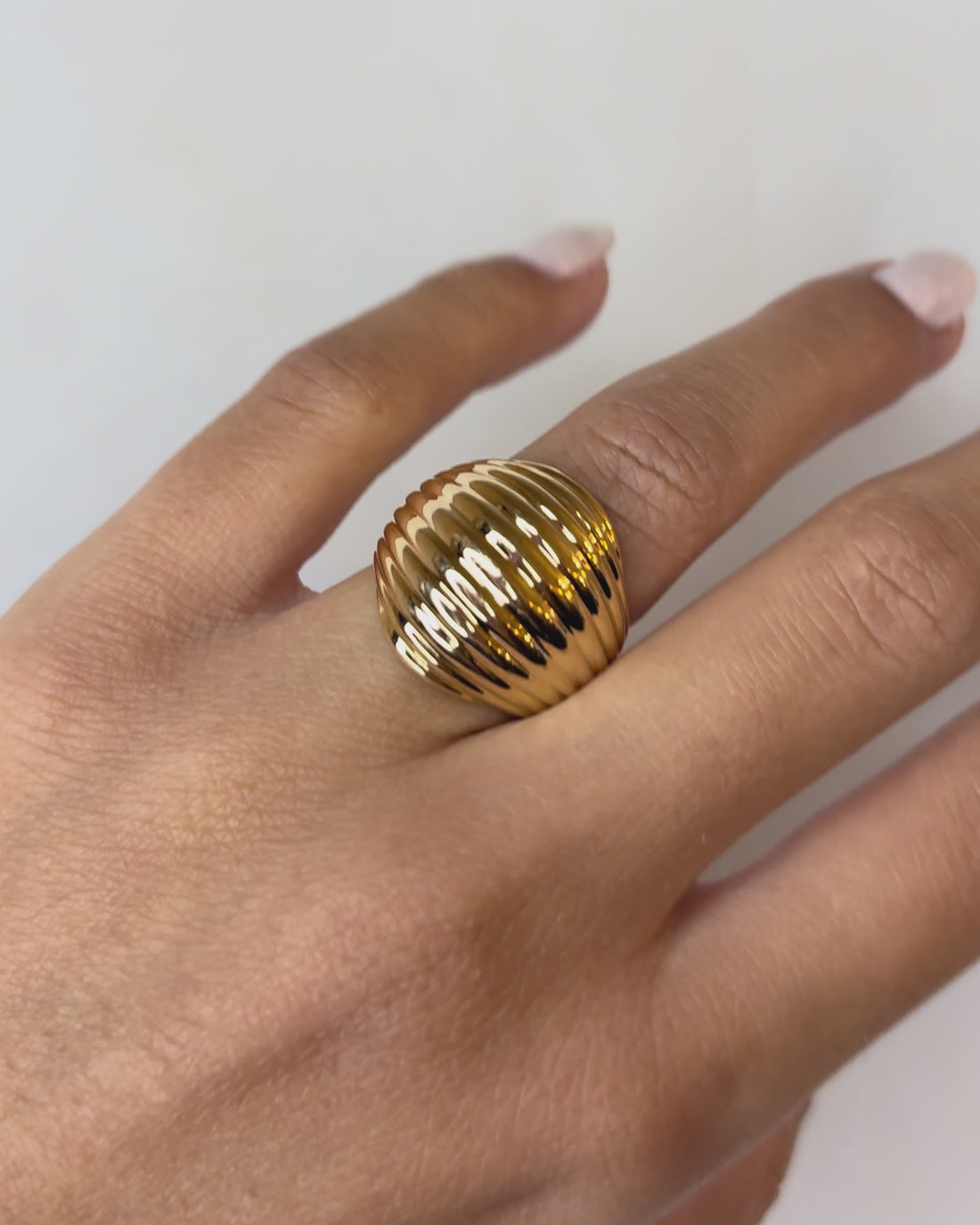Bague Boule Or Jaune 18 carats 11.22 g signée JRoca