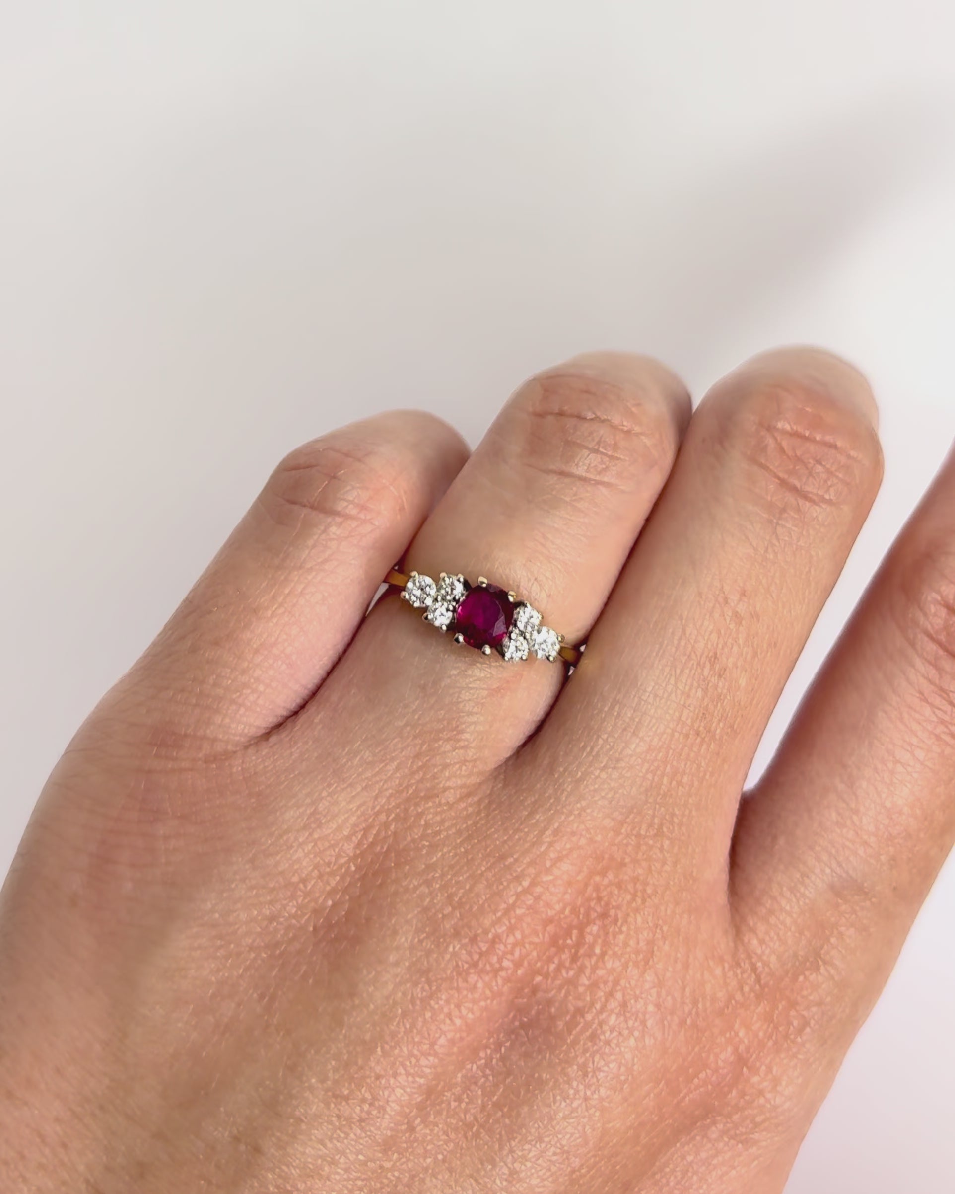 Bague Trilogie Rubis 0.50 carat &amp; 6 Diamants "Héloïse"