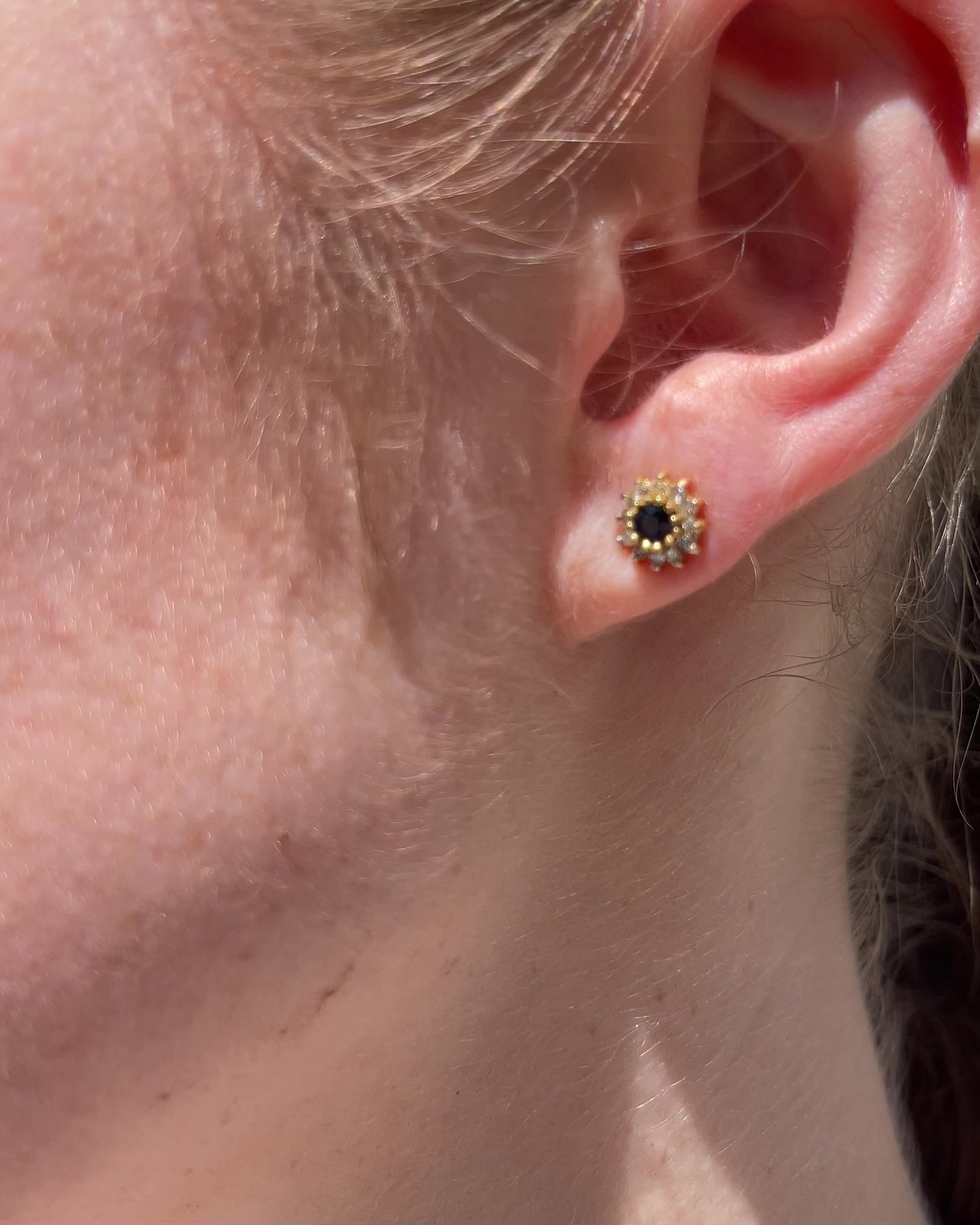 Boucles Marguerite Saphir 0.38 carat &amp; Diamants "Océanide"